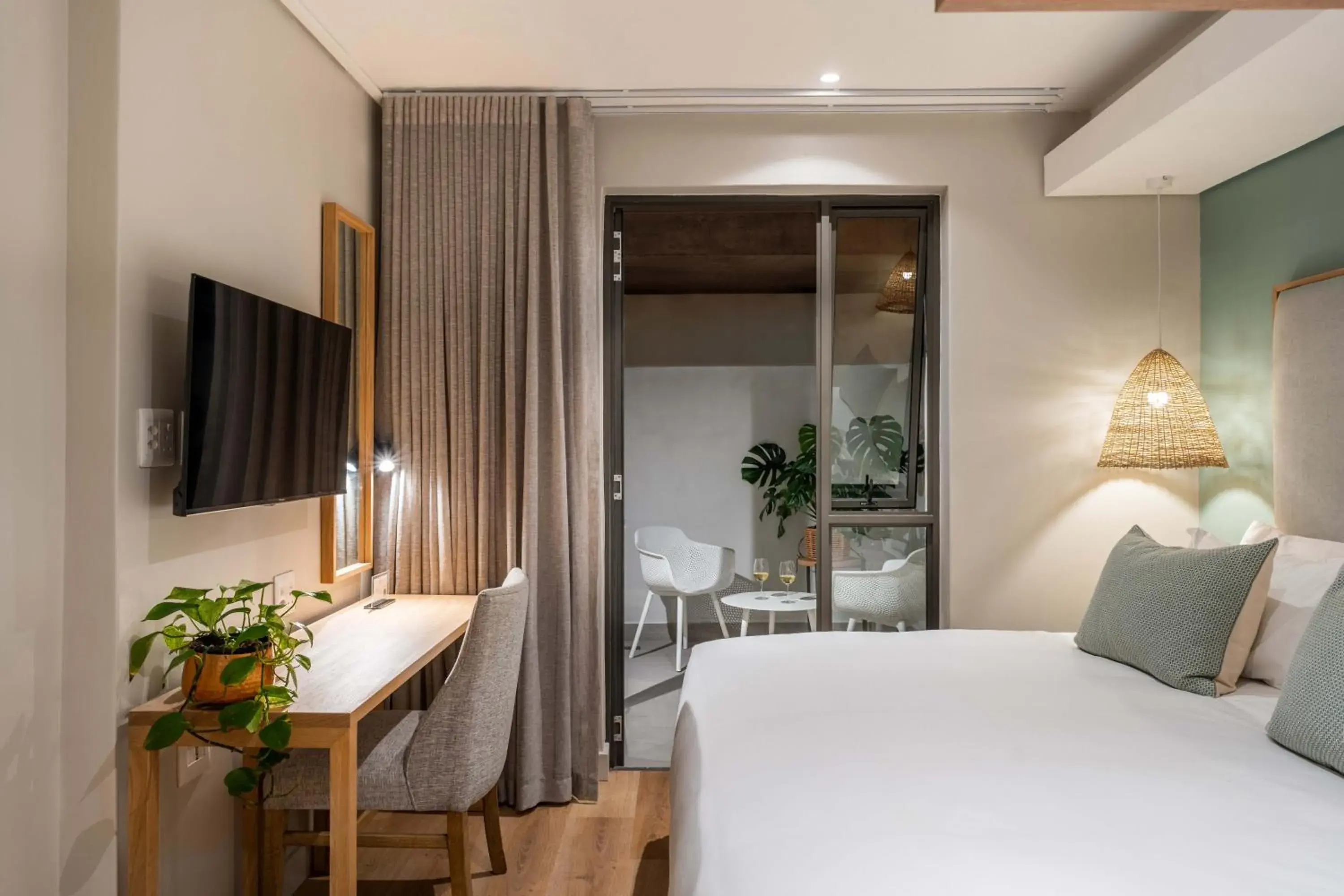 Economy Atruim Facing Room - single occupancy in Plett Quarter Hotel - Lion Roars Hotels & Lodges Economy Atruim Facing Room - single occupancy in Plett Quarter Hotel - Lion Roars Hotels & Lodges