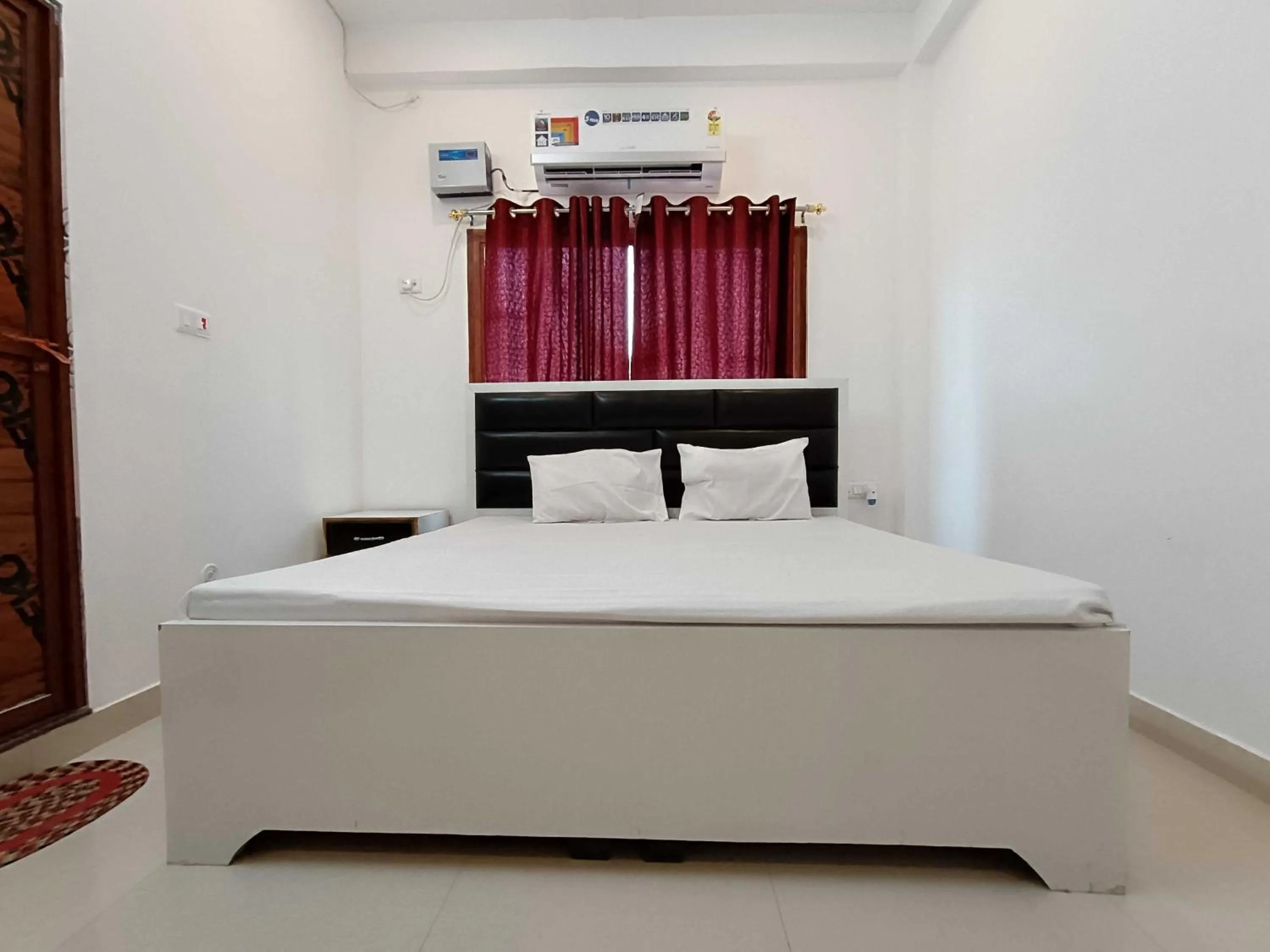 Bedroom, Bed in Hotel O Home Kanak Hotel & Resort Homestay