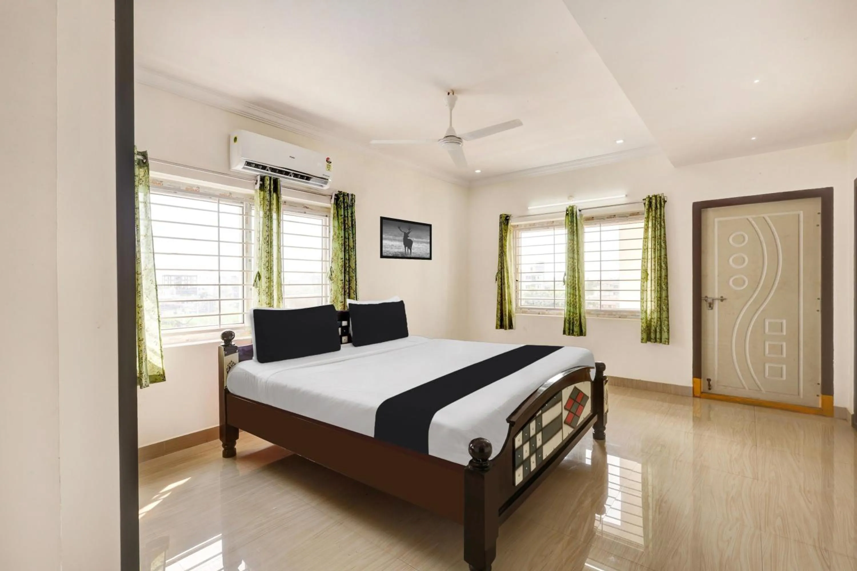 Bedroom, Bed in Super Hotel O Ramaraopet Near Kakinada Beach