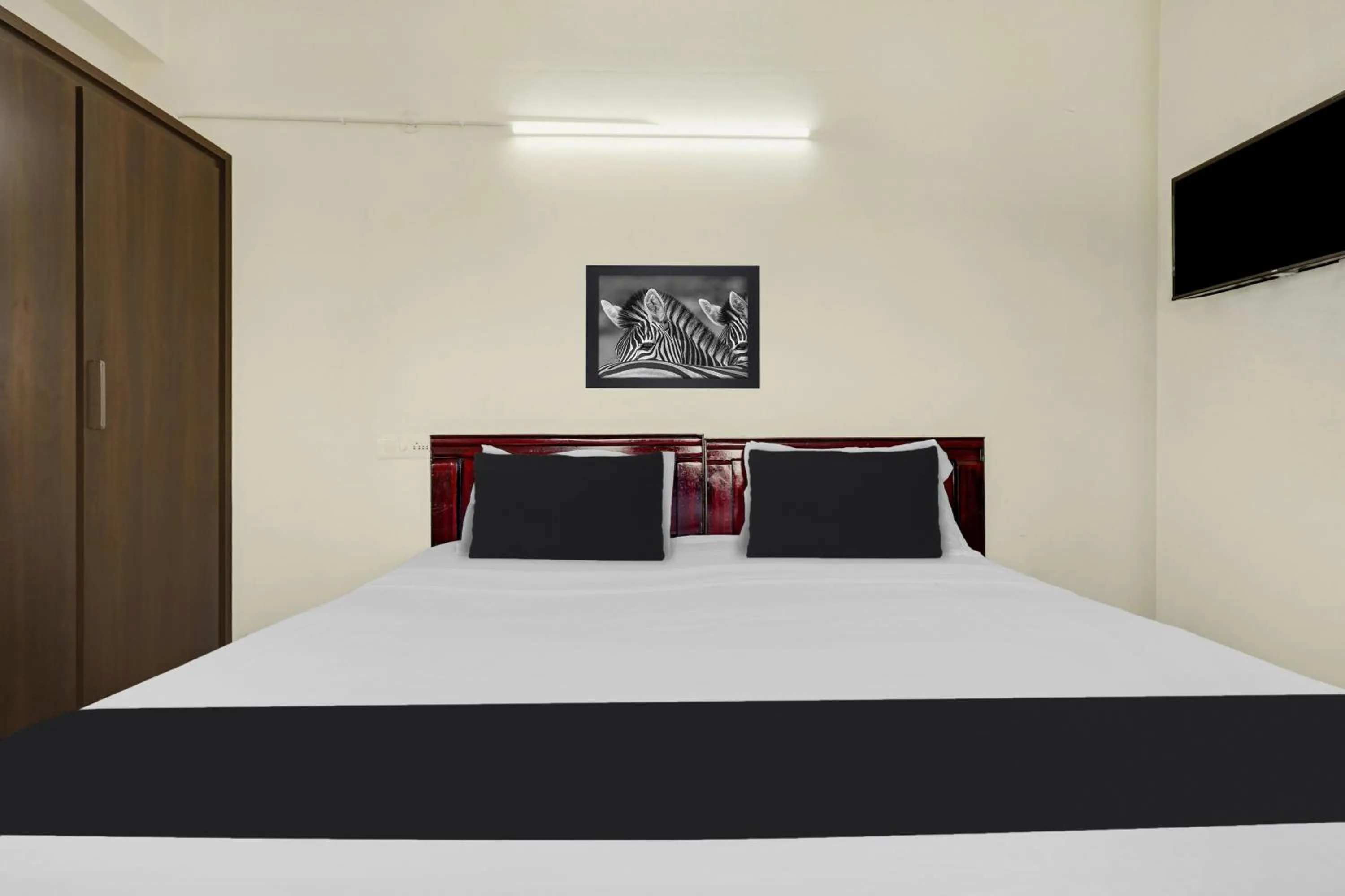Bedroom, Bed in Super Hotel O Ramaraopet Near Kakinada Beach