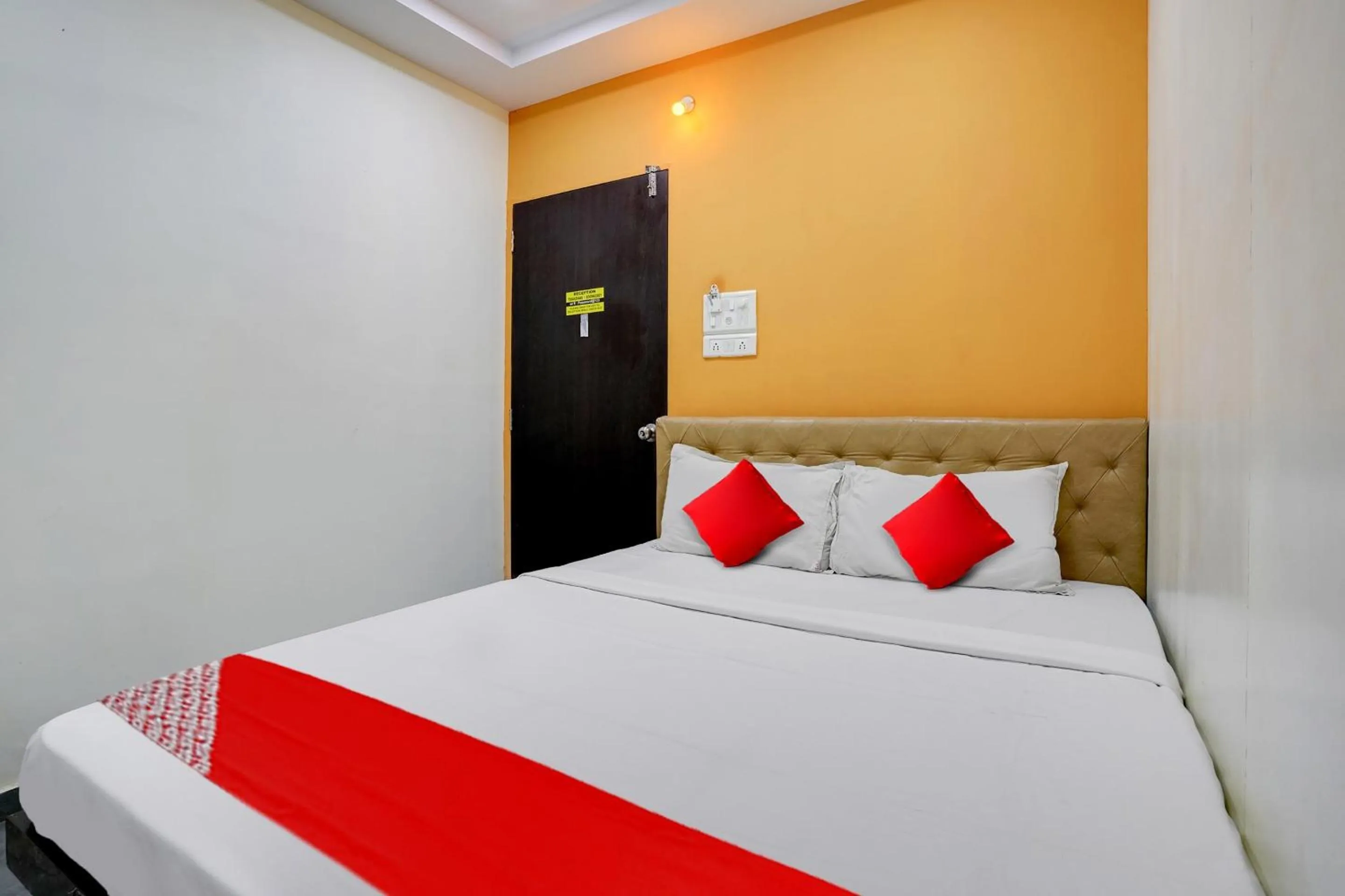 Bedroom, Bed in Hotel O Ashwi