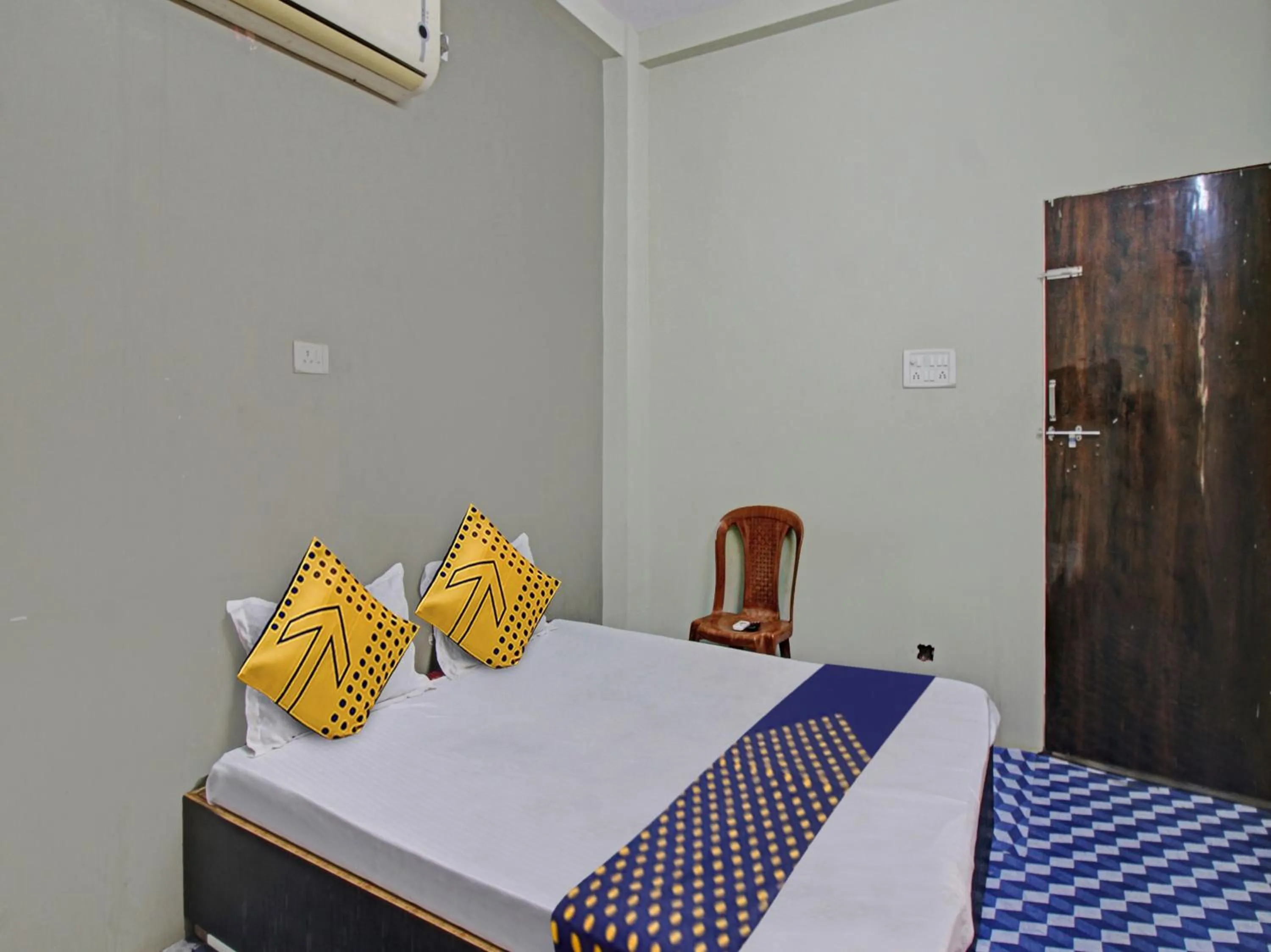 Bedroom in Hotel O G.K Lodging and Guest House