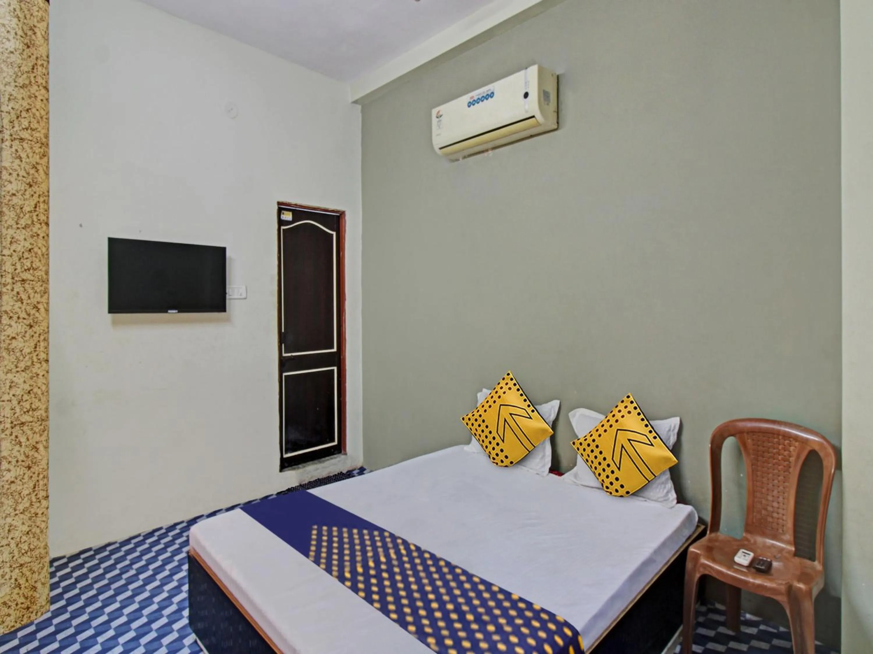 Bedroom in Hotel O G.K Lodging and Guest House