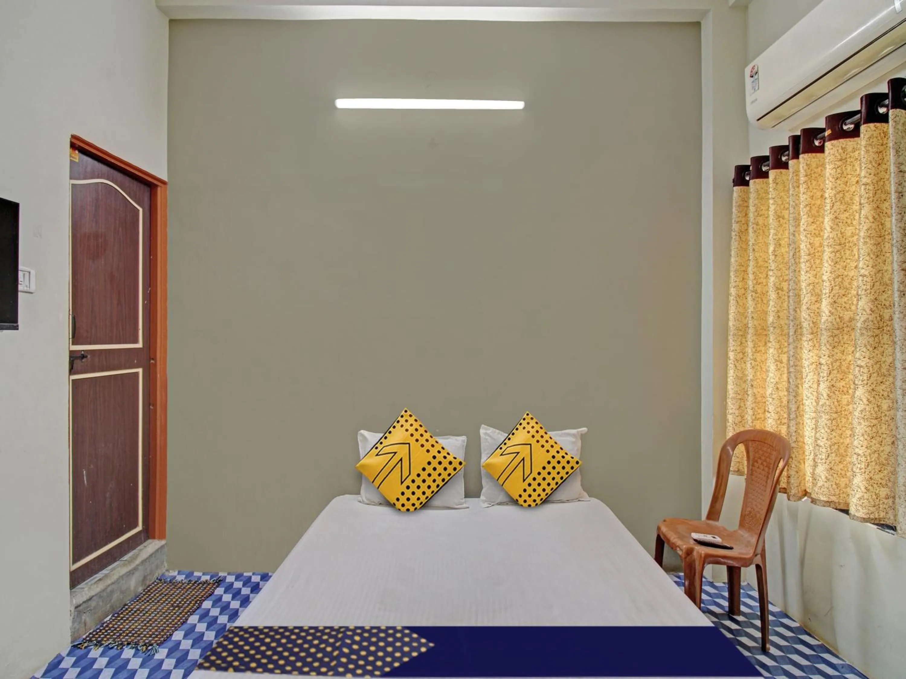 Bedroom in Hotel O G.K Lodging and Guest House