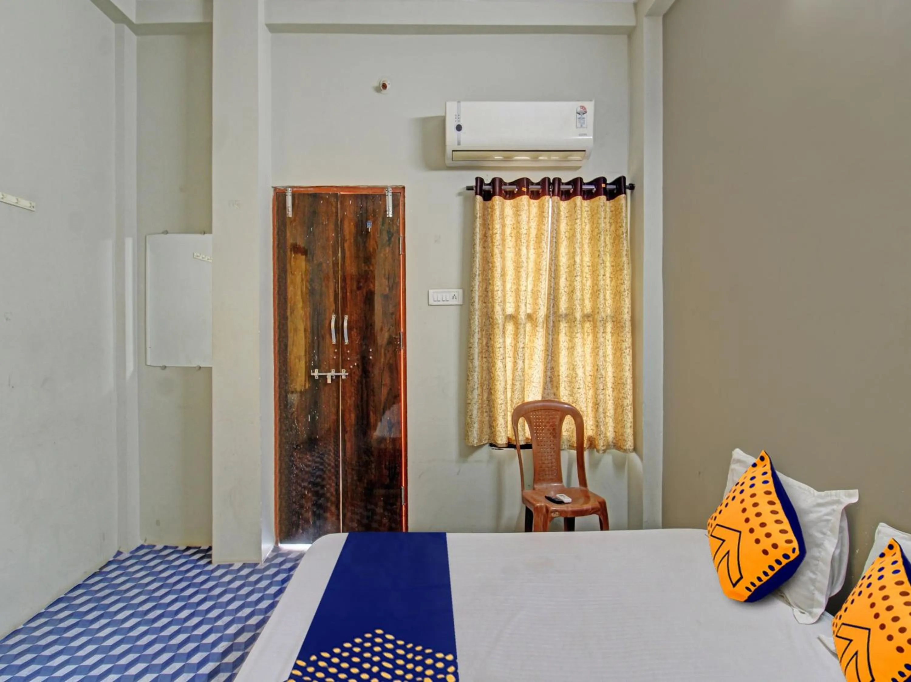 Bedroom in Hotel O G.K Lodging and Guest House