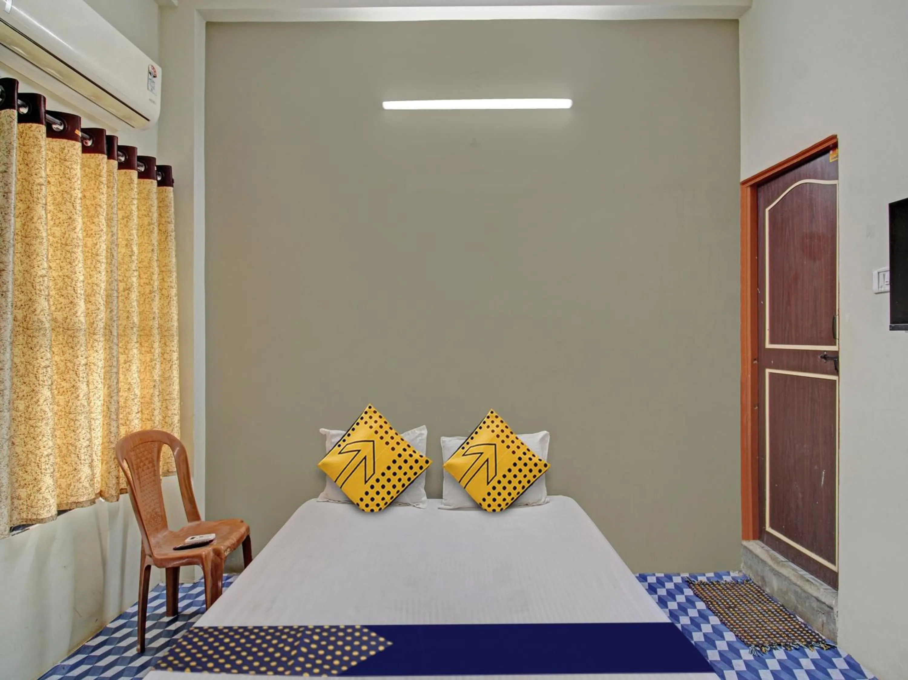 Bedroom in Hotel O G.K Lodging and Guest House