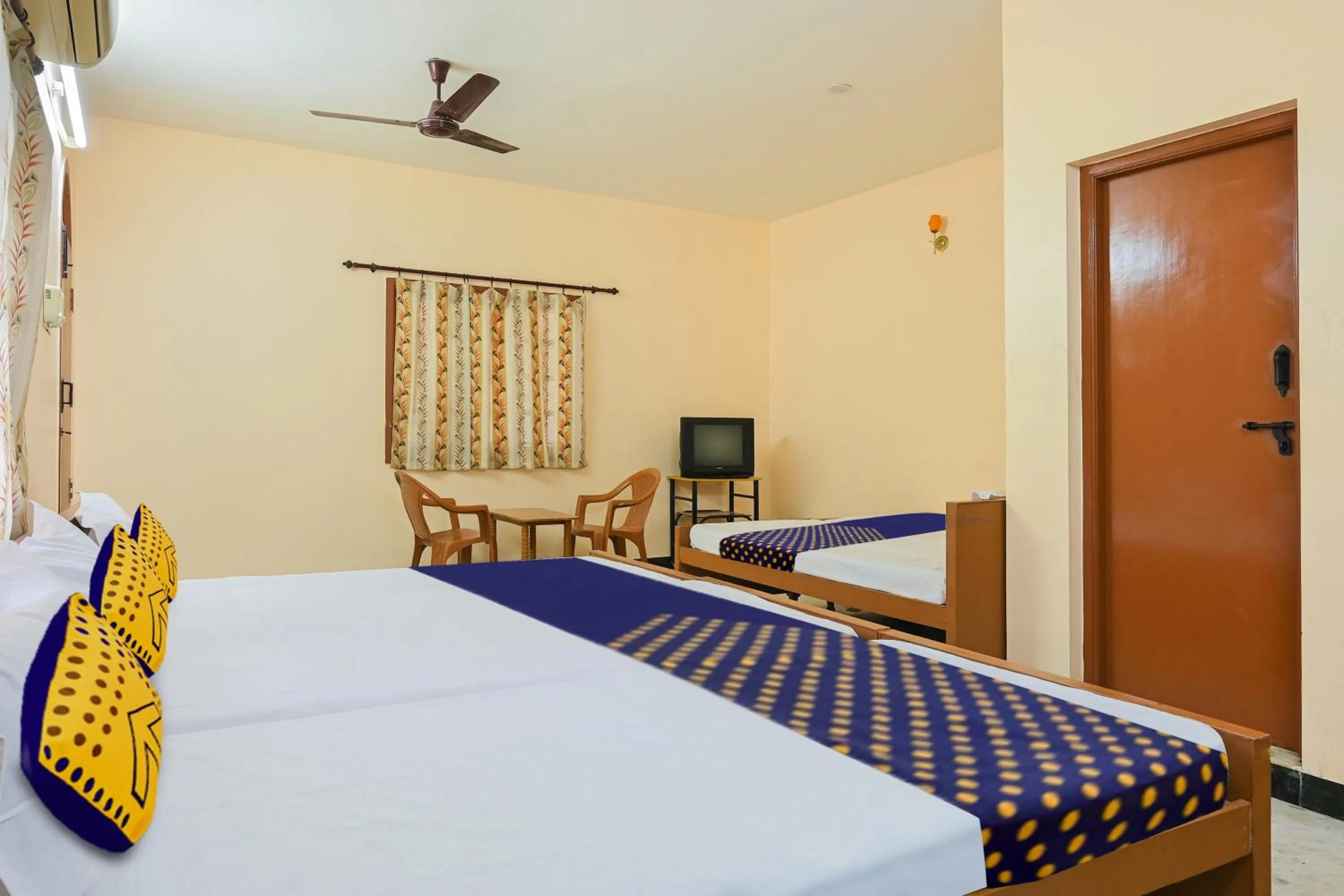 Bedroom, Bed in Hotel O Vel Vel Guest House