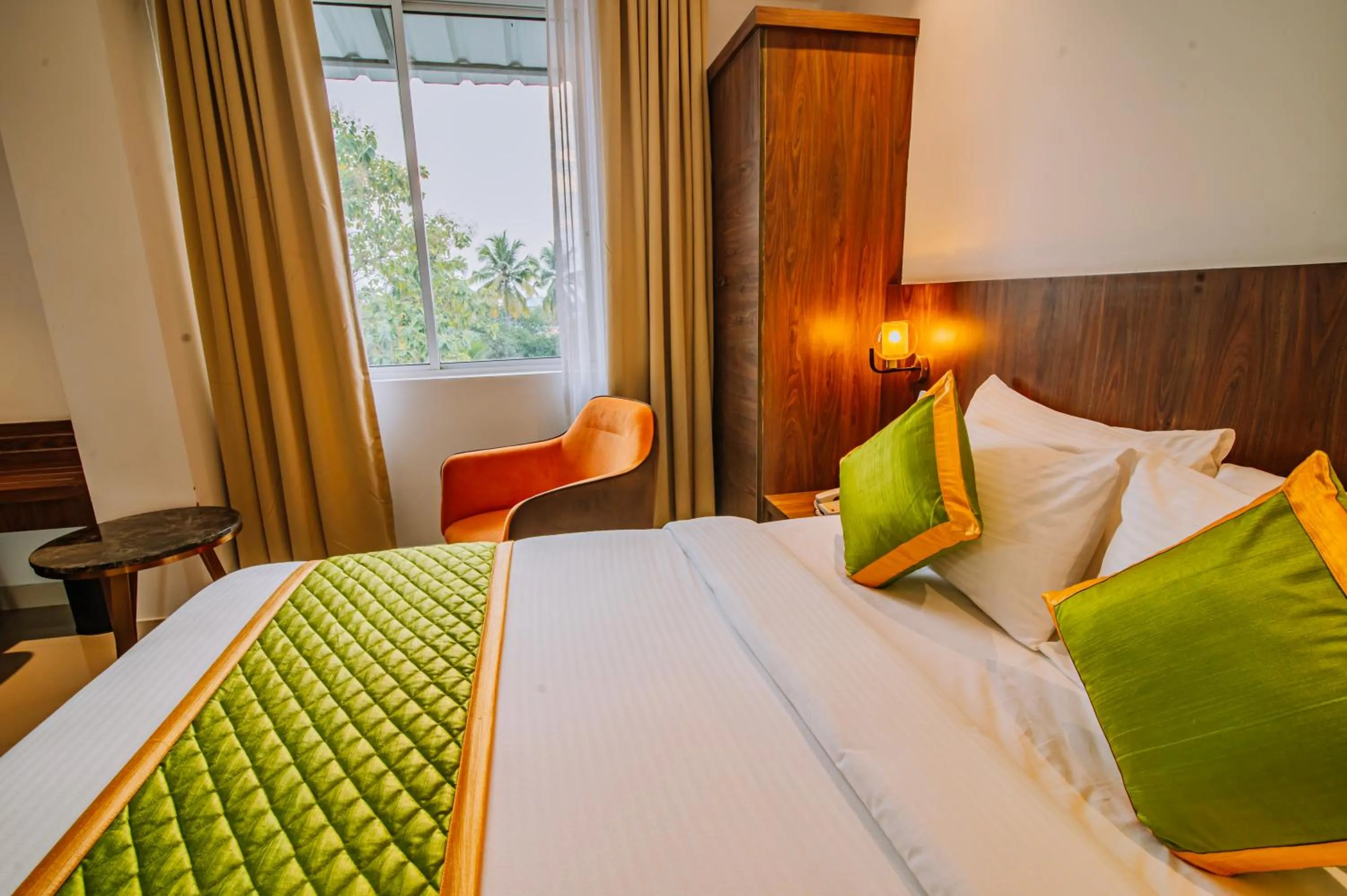 View (from property/room), Bed in Hotel Seven Lights