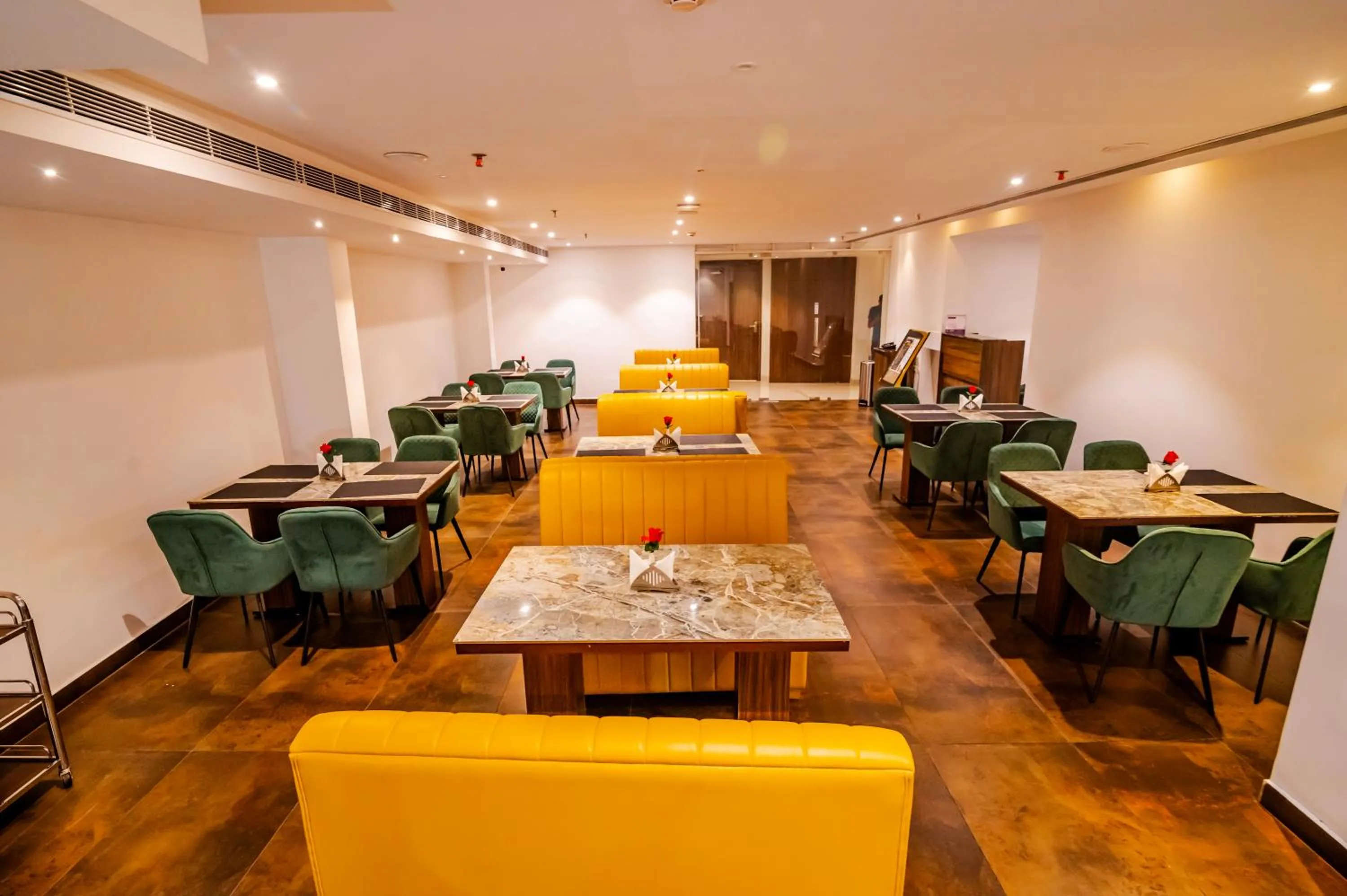 Restaurant/places to eat in Hotel Seven Lights