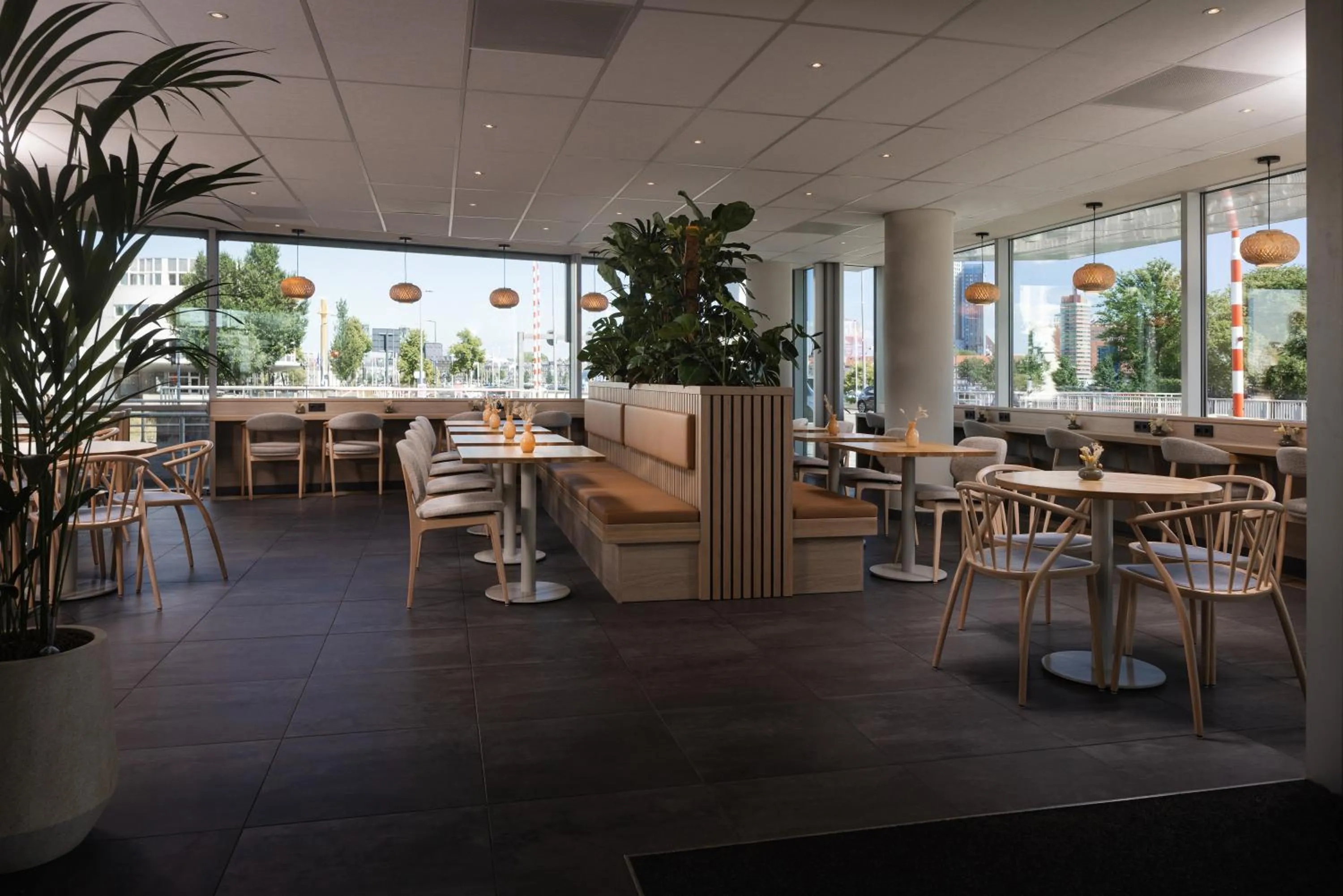 Restaurant/places to eat in DoubleTree by Hilton Rotterdam Centre