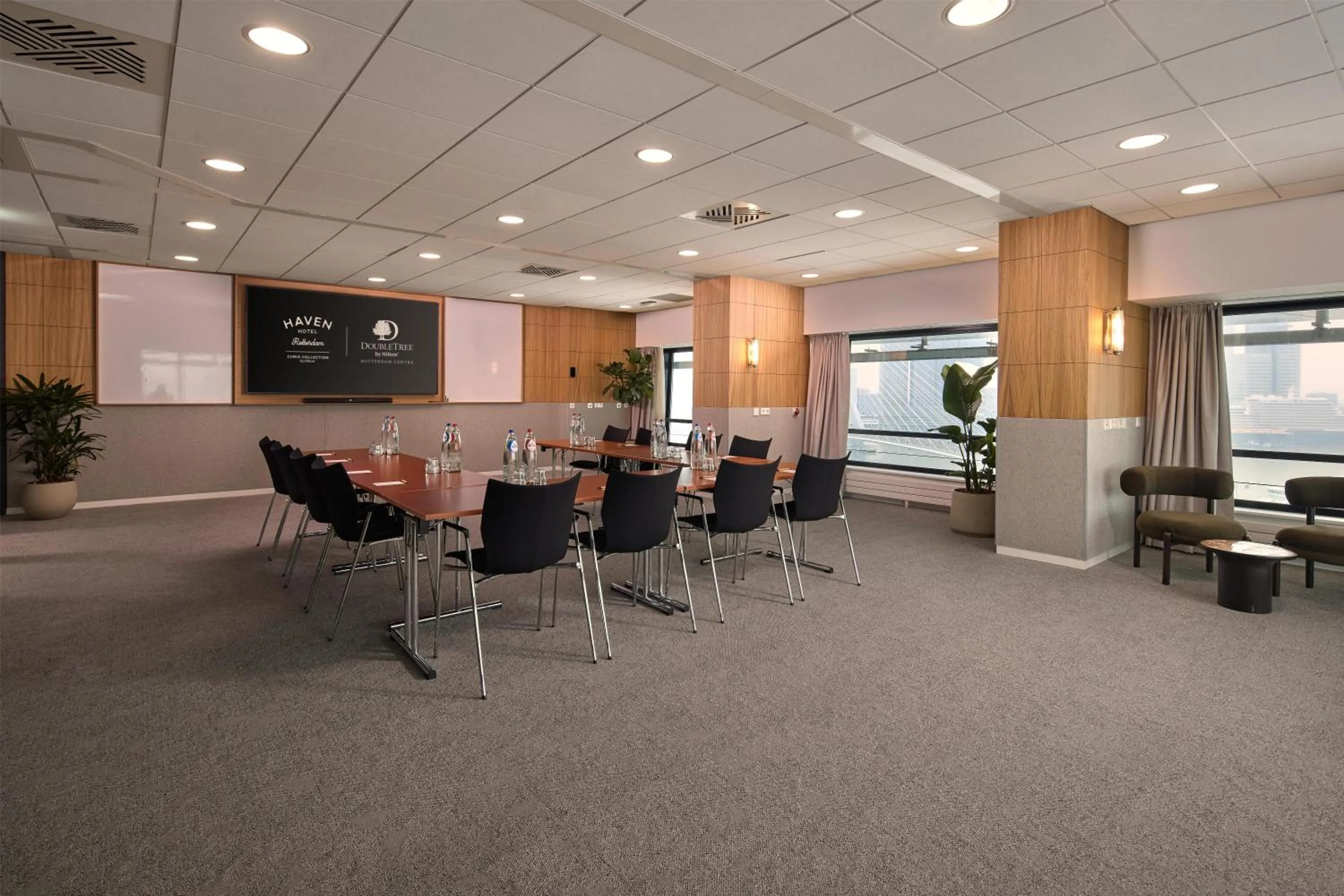 Meeting/conference room in DoubleTree by Hilton Rotterdam Centre