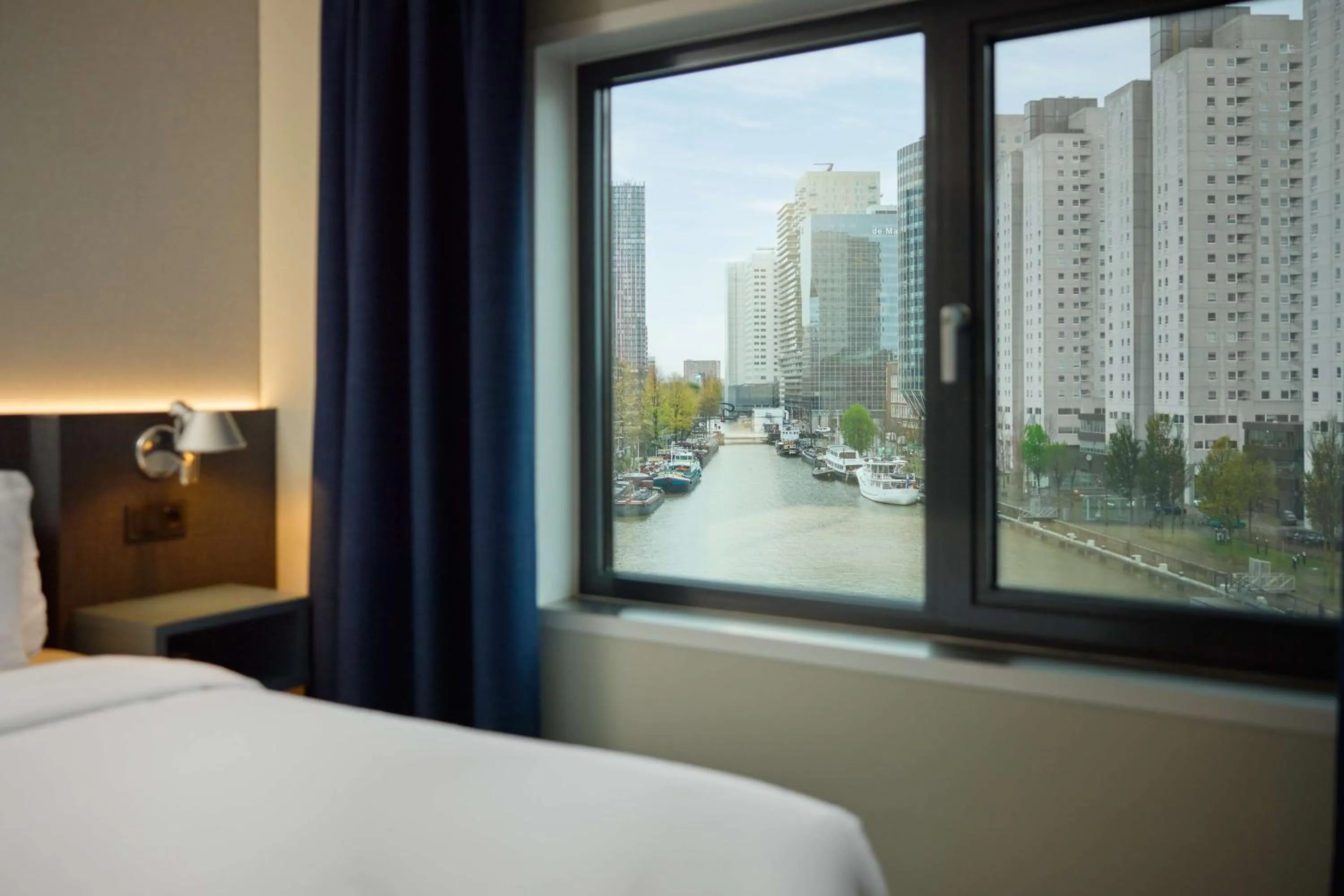 Bed in DoubleTree by Hilton Rotterdam Centre