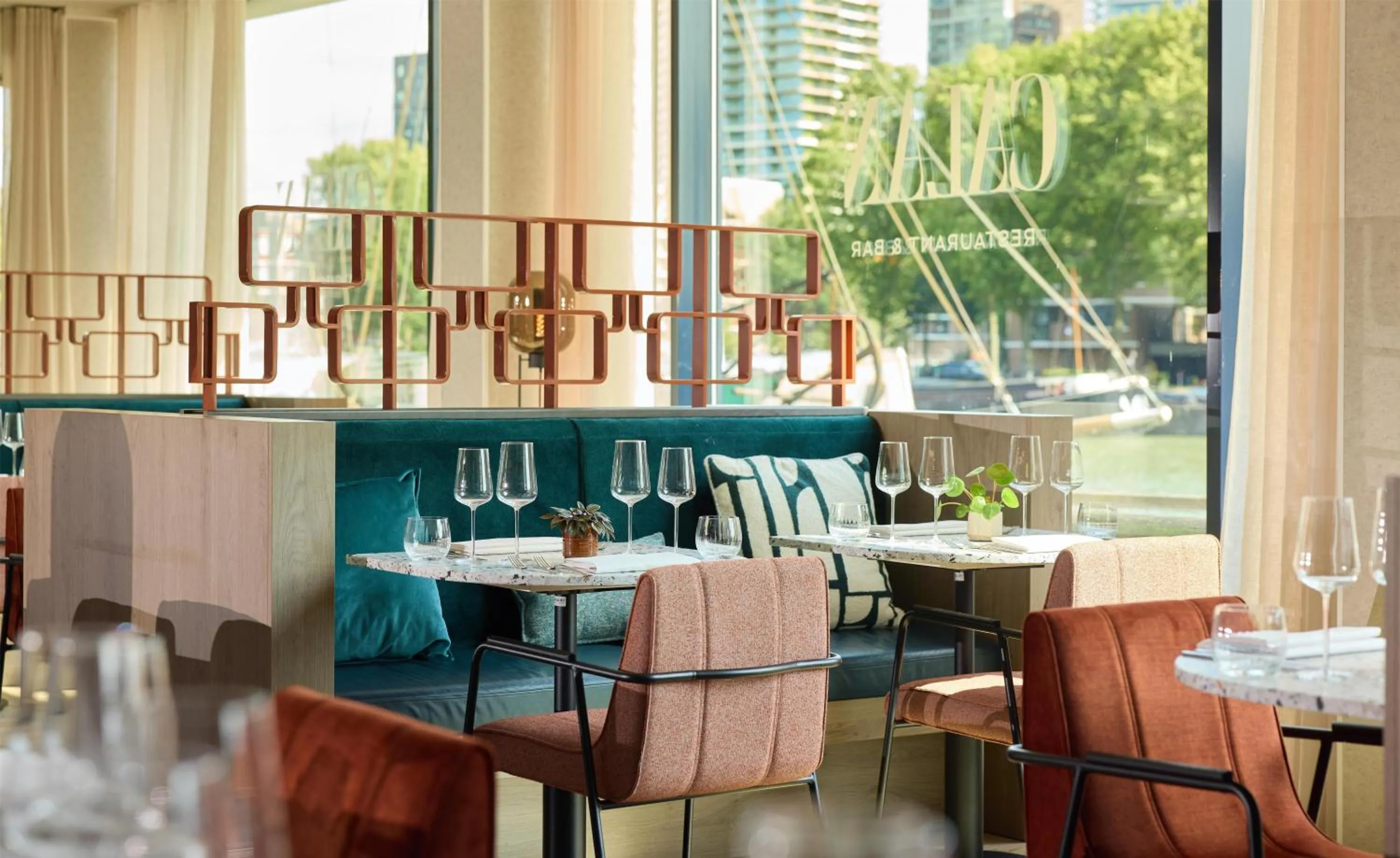 Lounge or bar in DoubleTree by Hilton Rotterdam Centre