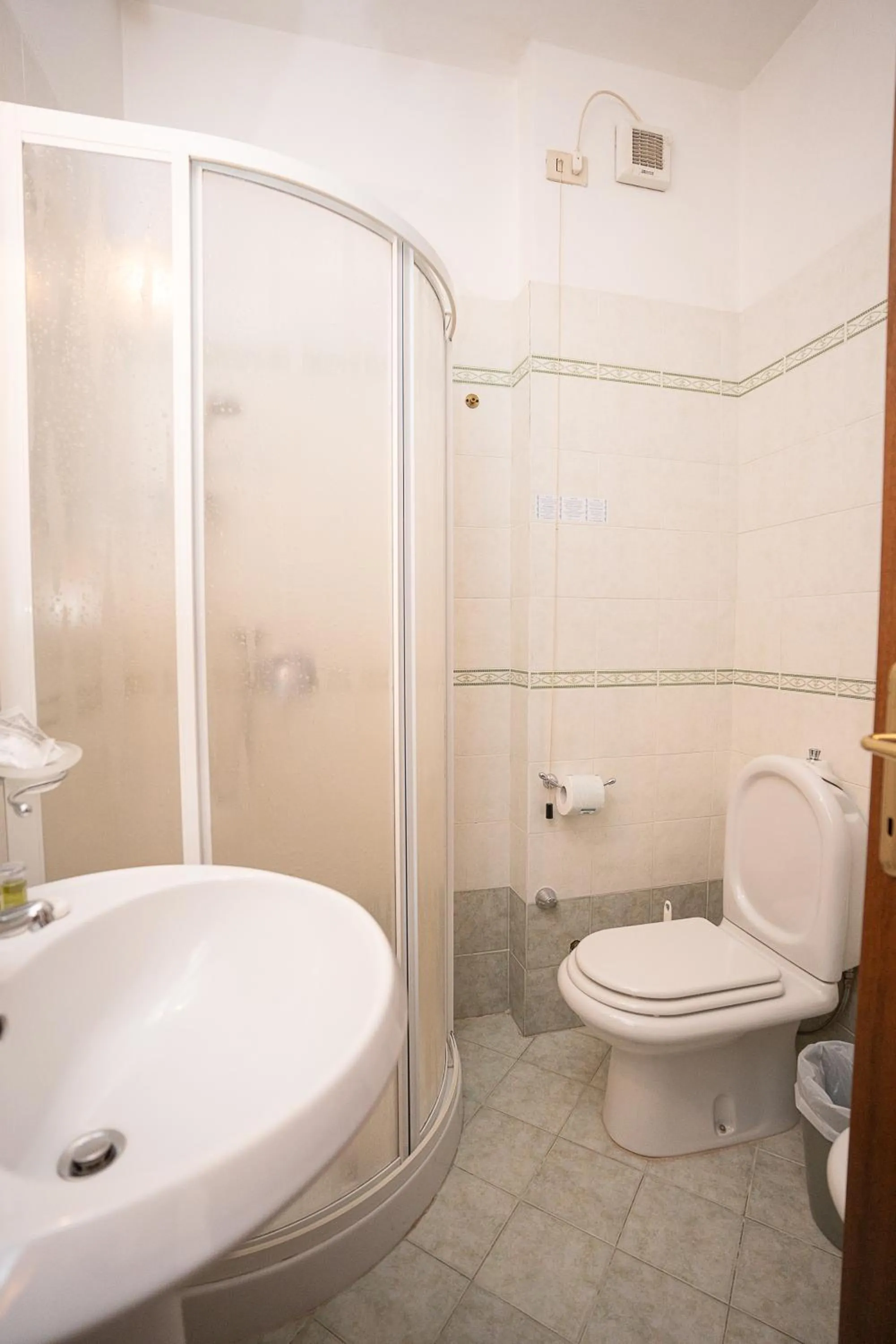 Shower in Hotel Napoleon