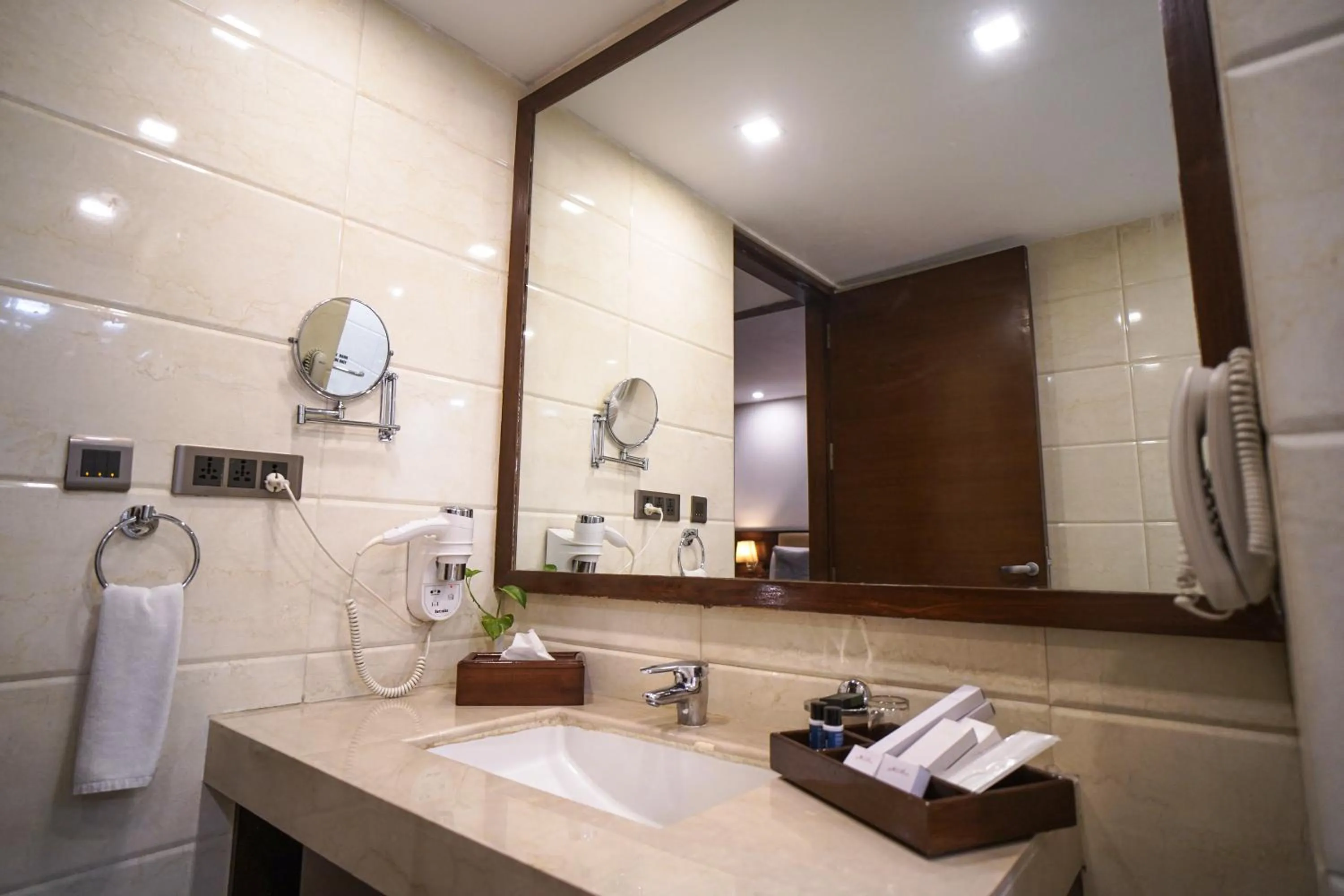 Bathroom in The Alcor Hotel