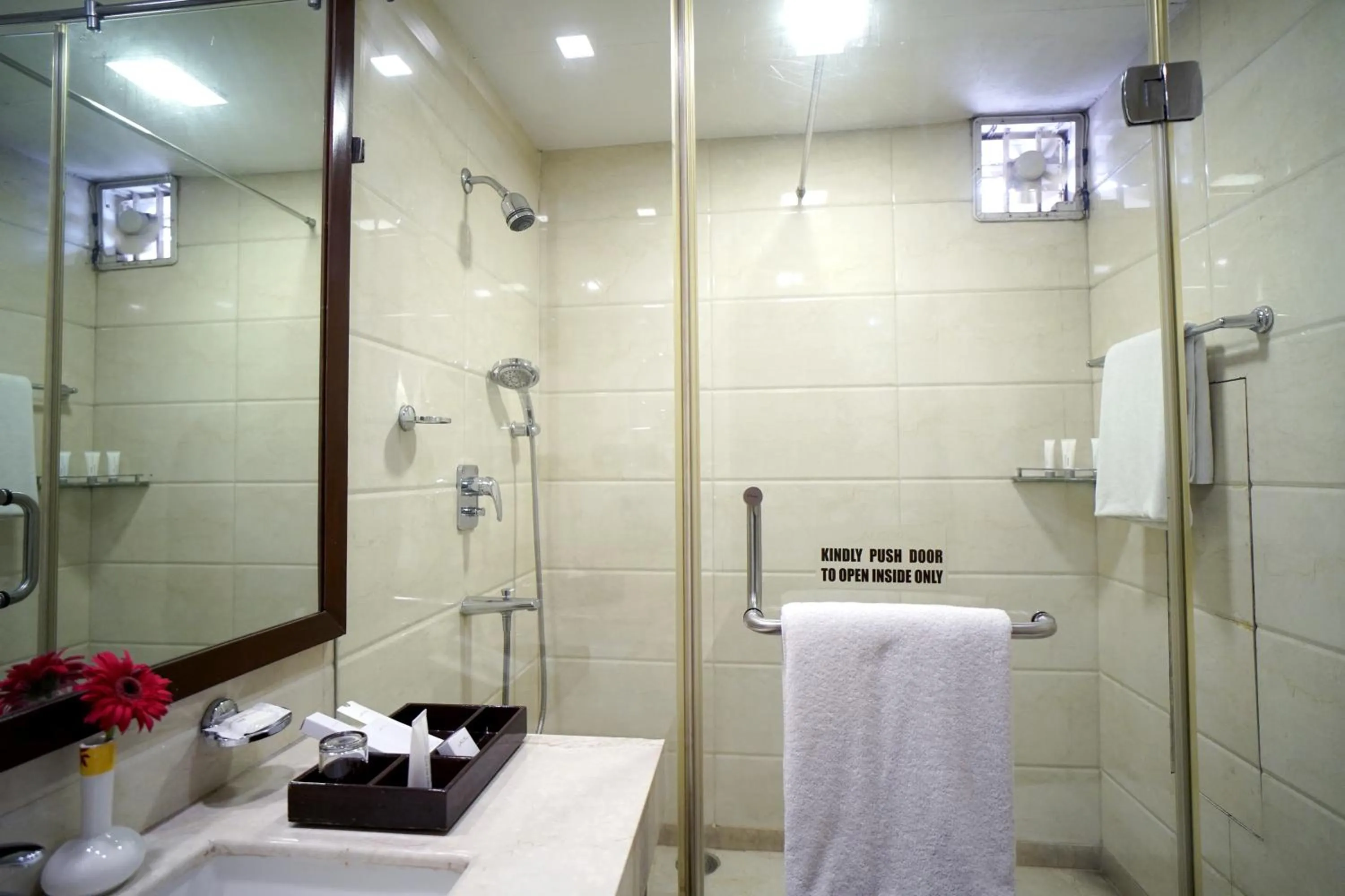 Bathroom in The Alcor Hotel