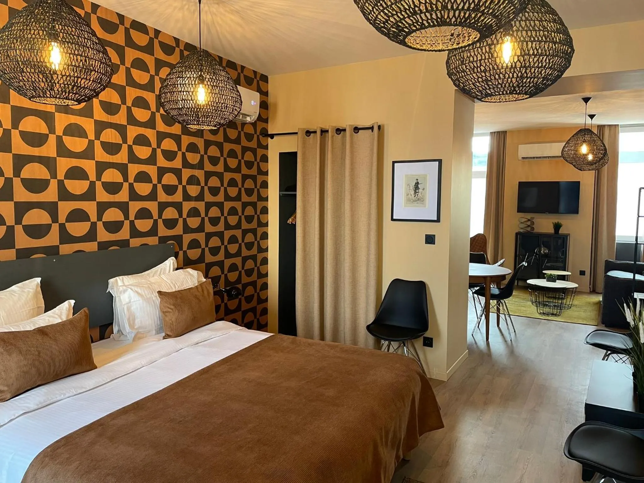 Bedroom, Bed in Nouvel Hôtel & Appartements