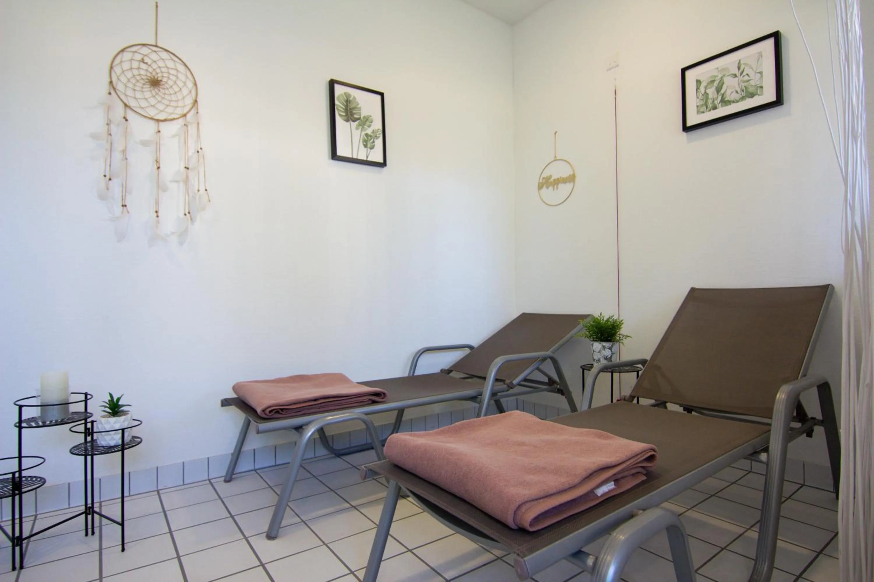 Sauna in Green Night Hotel