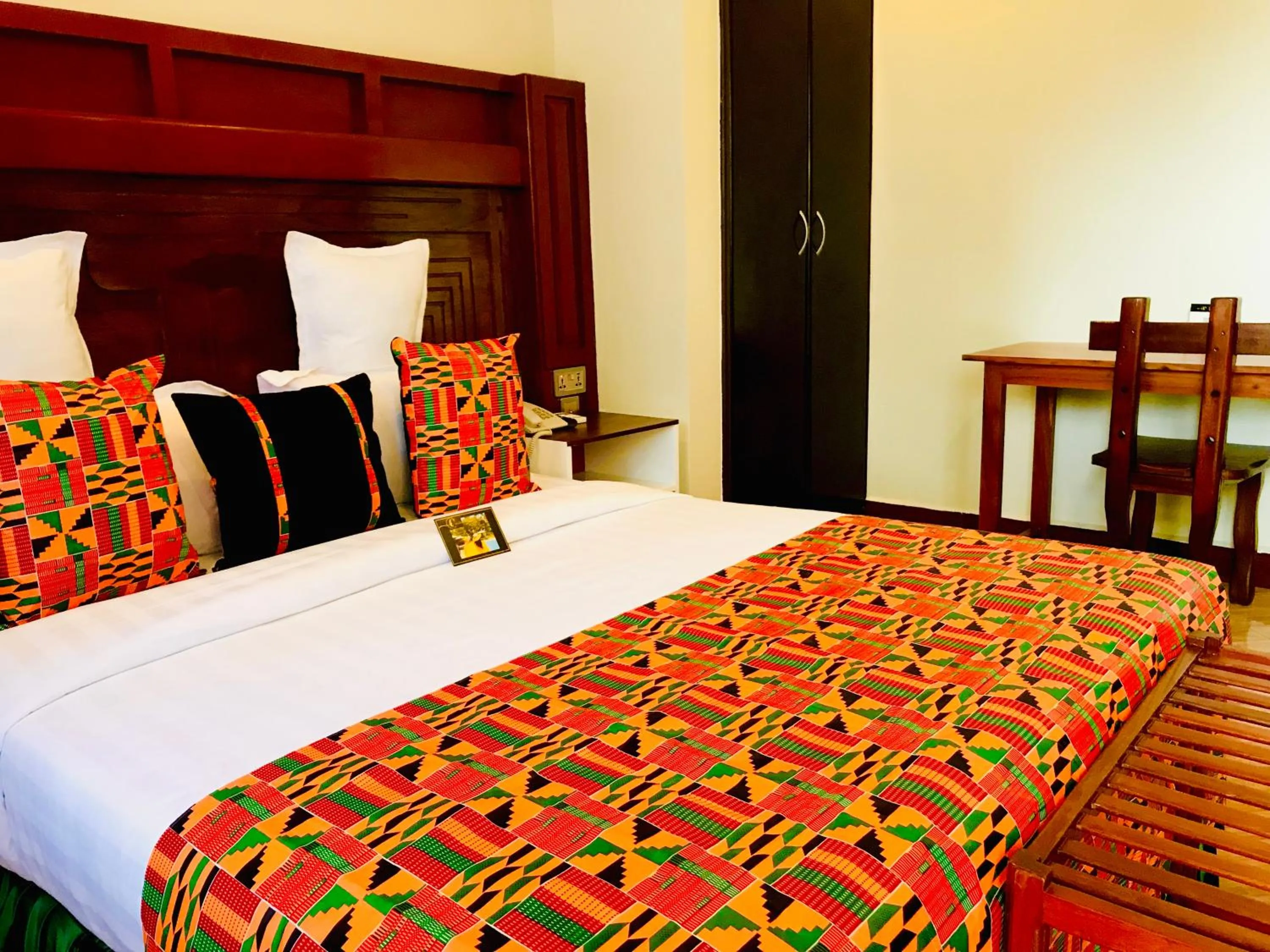 Restaurant/places to eat, Bed in Kerama Silent Lodge