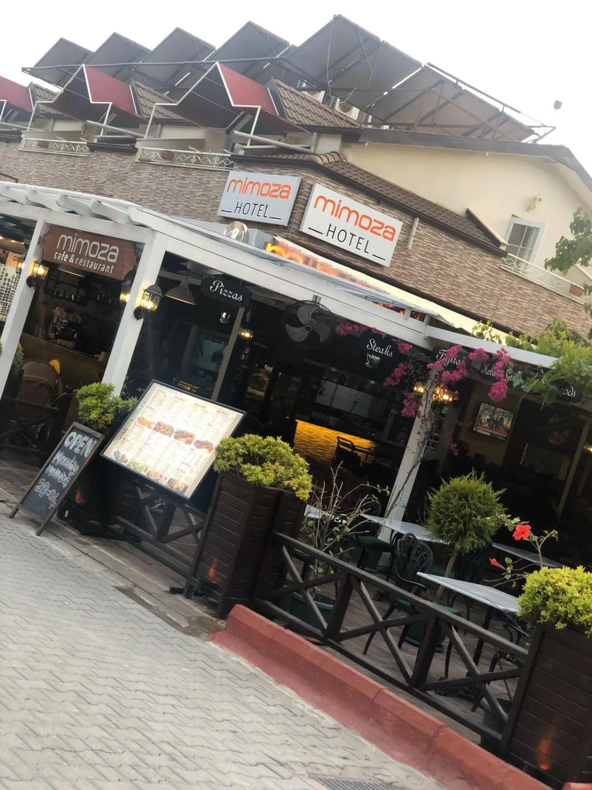 Facade/entrance in Mimoza Hotel