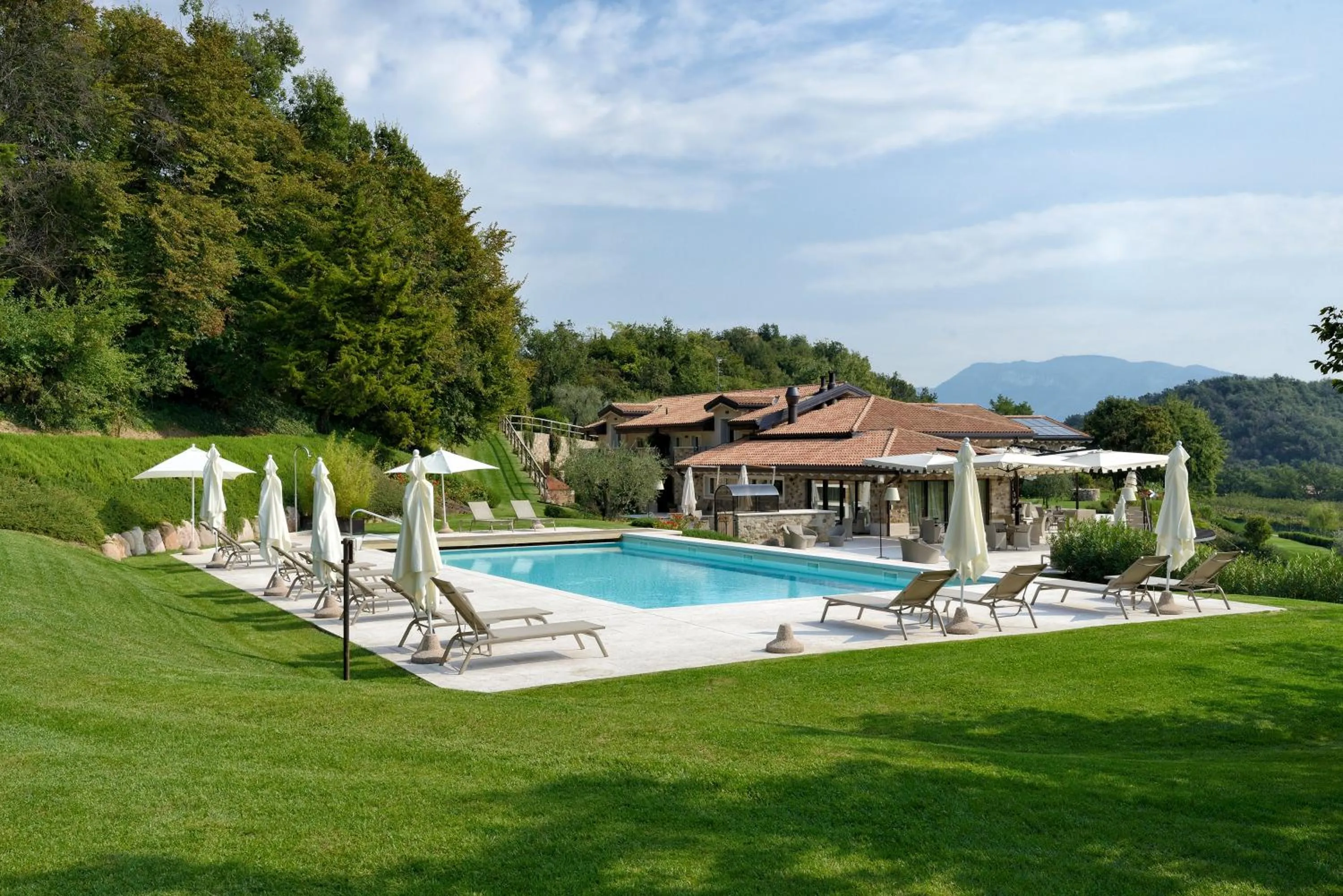 Swimming pool in Relais Rossar Boutique Hotel Garda & Hills