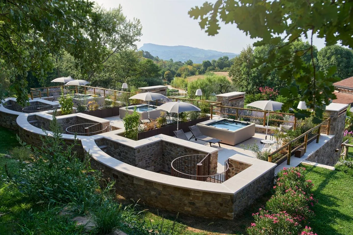 Swimming pool in Relais Rossar Boutique Hotel Garda & Hills