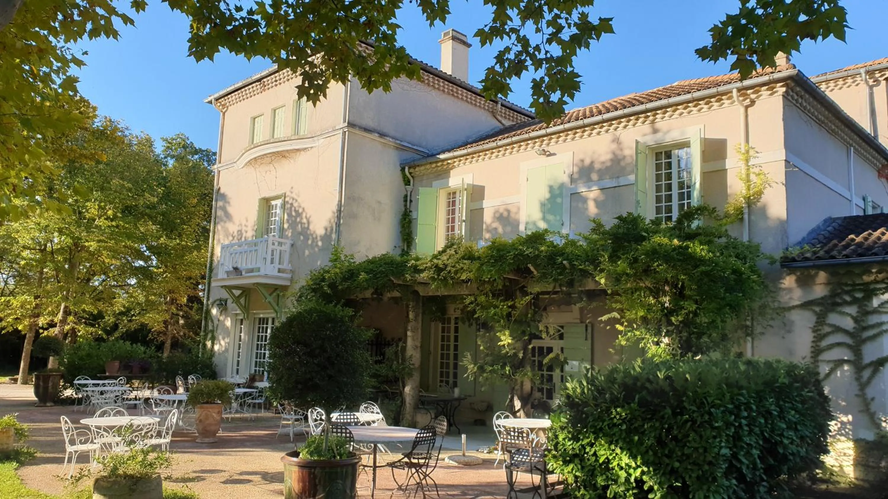 Property building in Demeures et Châteaux Hôtel L'Hermitage