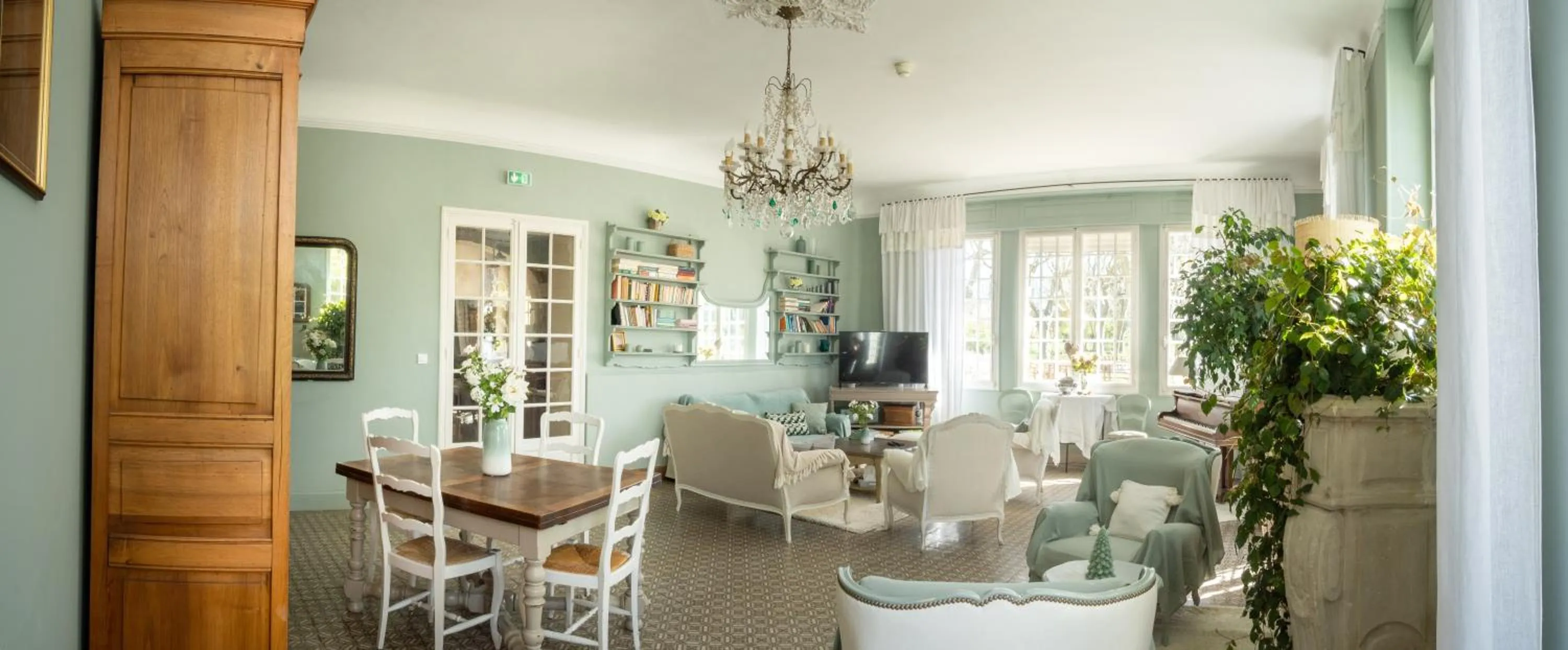 Living room in Demeures et Châteaux Hôtel L'Hermitage