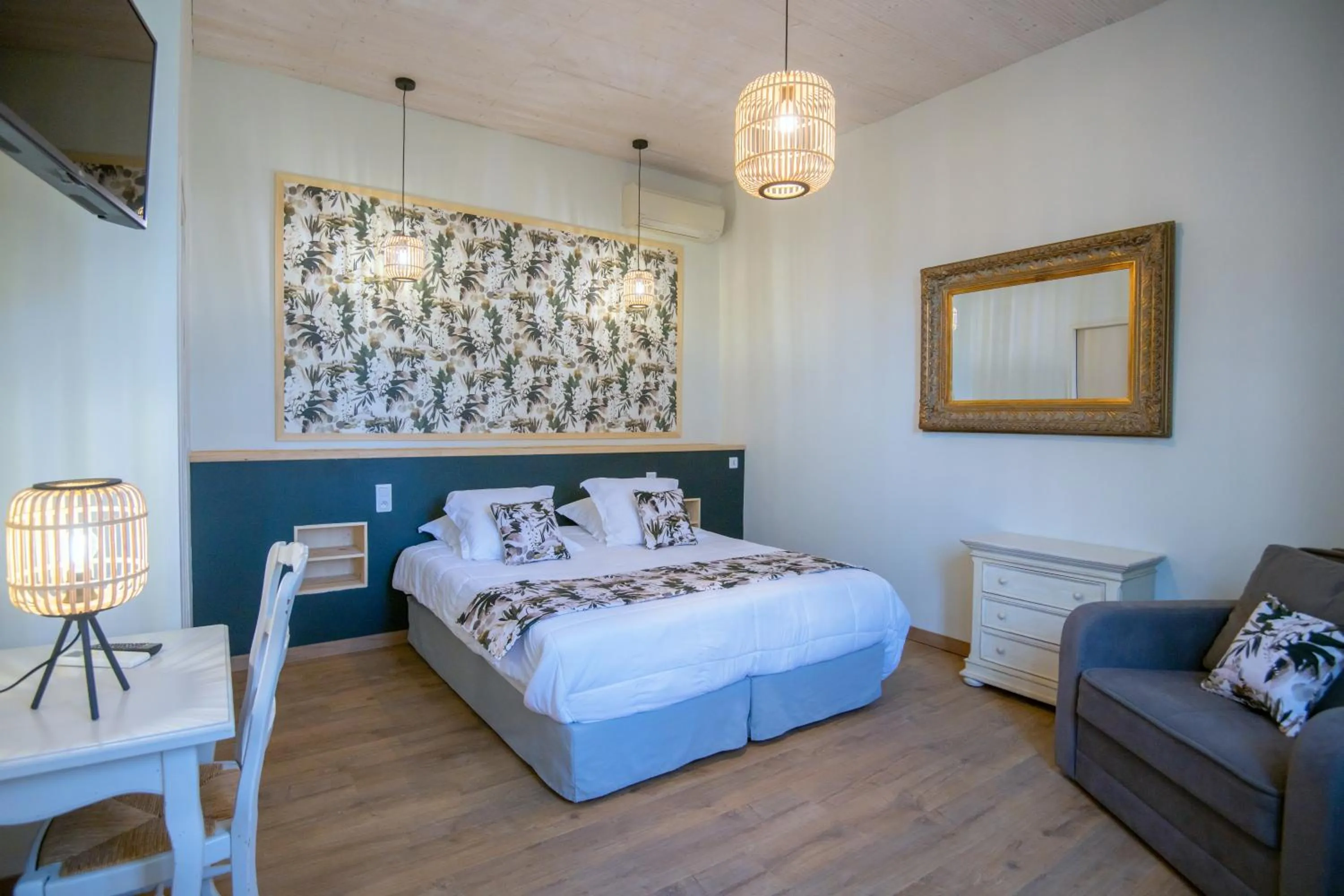 Bed in Demeures et Châteaux Hôtel L'Hermitage