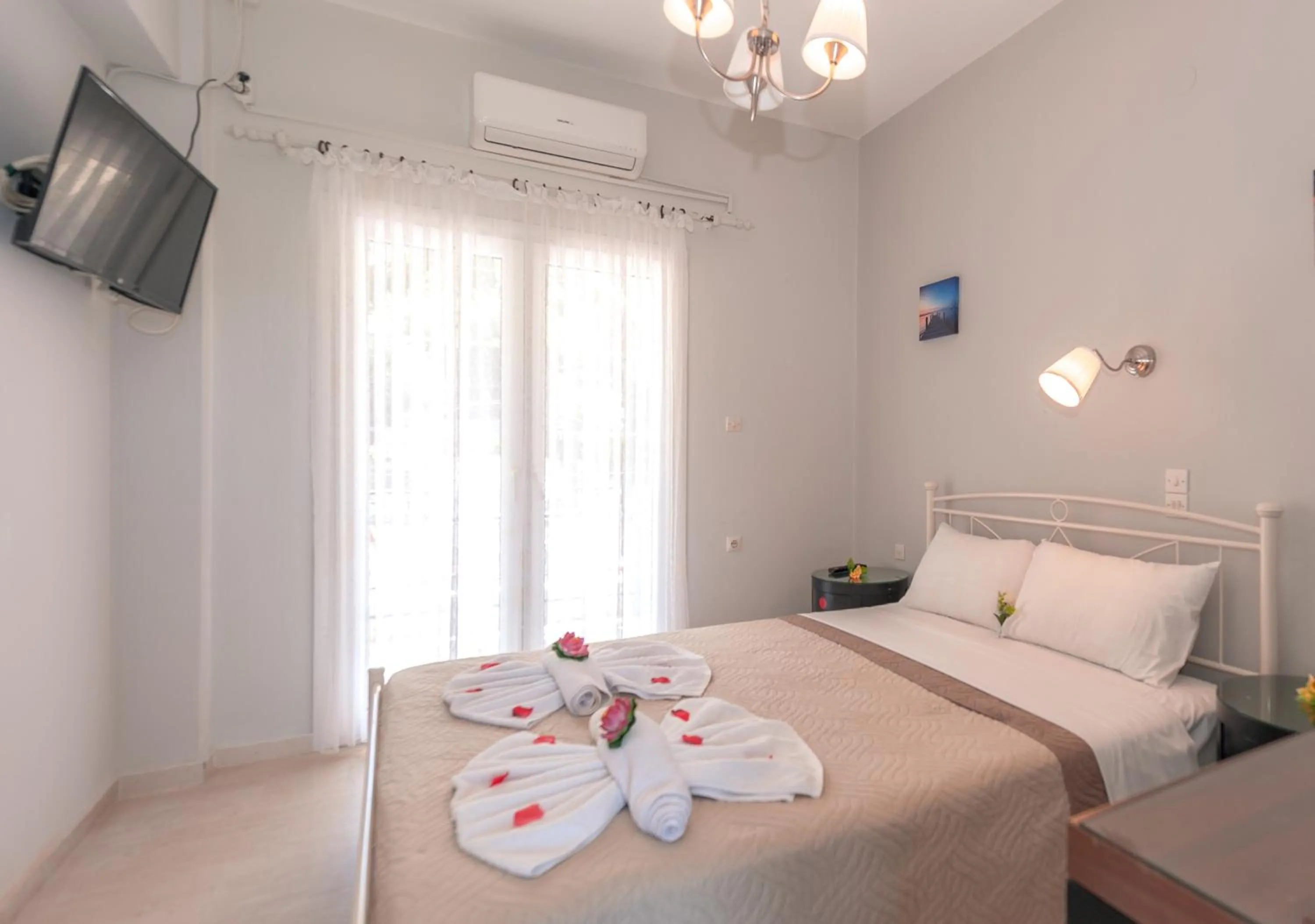 Bed in Vassilis Paradise Garden Aparthotel