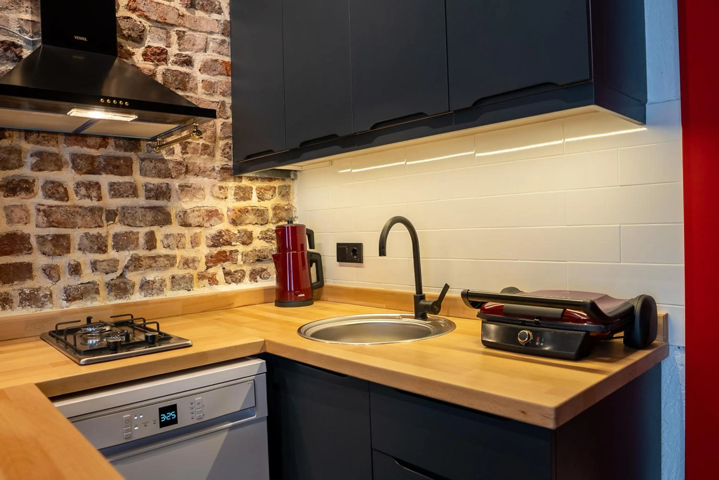 Coffee/tea facilities in Alness Residence