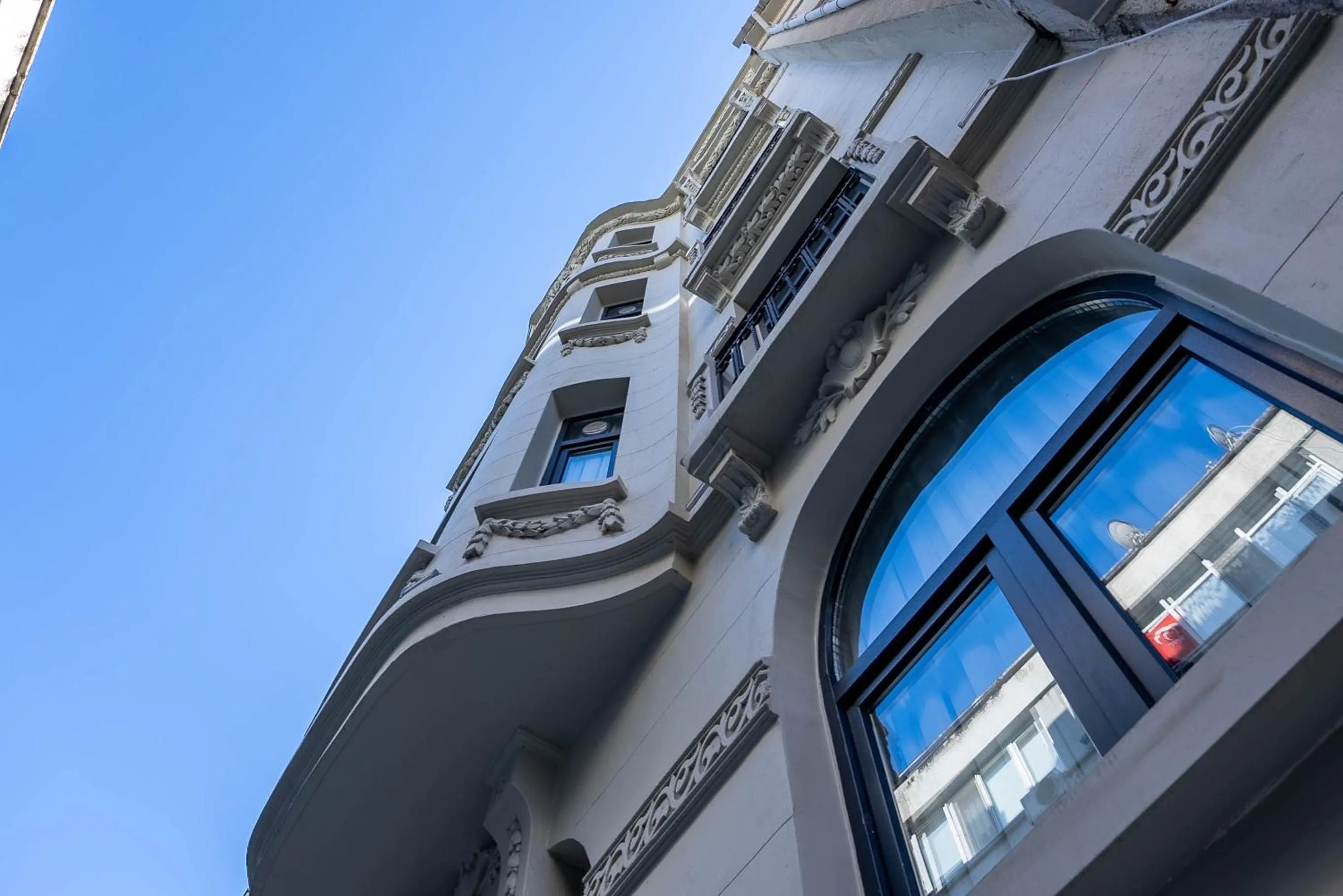 Property building in Alness Residence