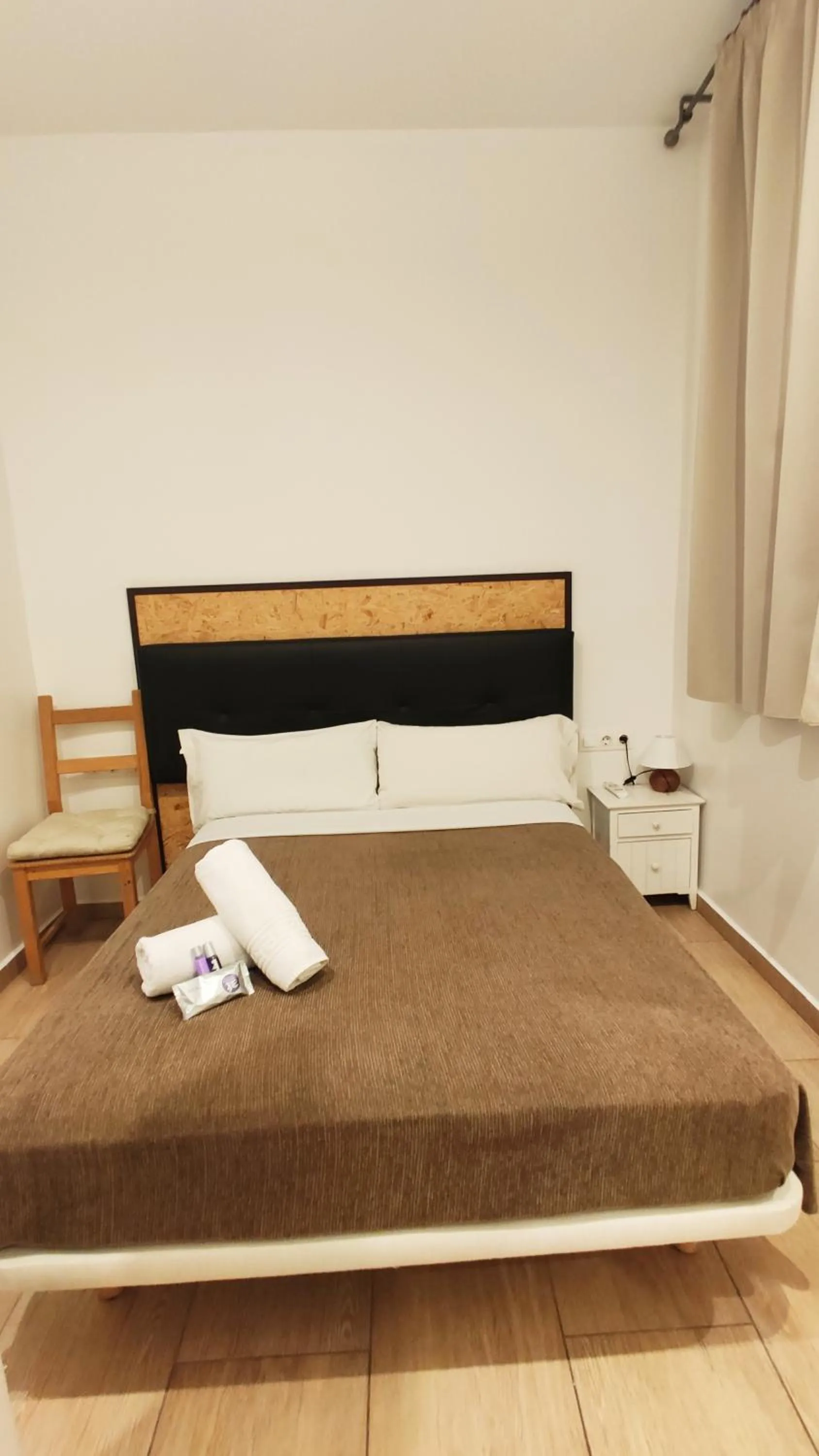 Bed in Hostal Balkonis