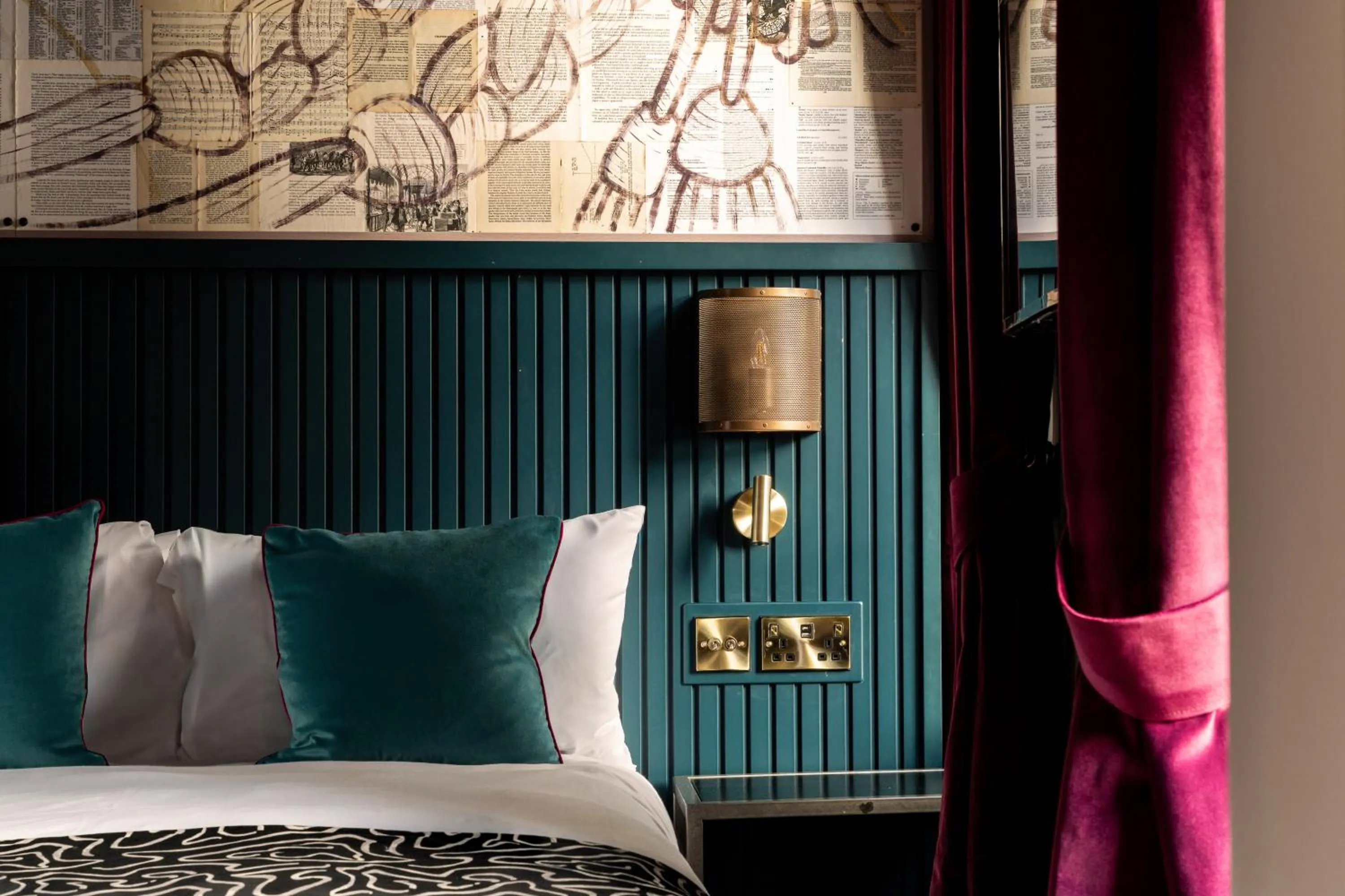 Bed in The Wellington Hotel