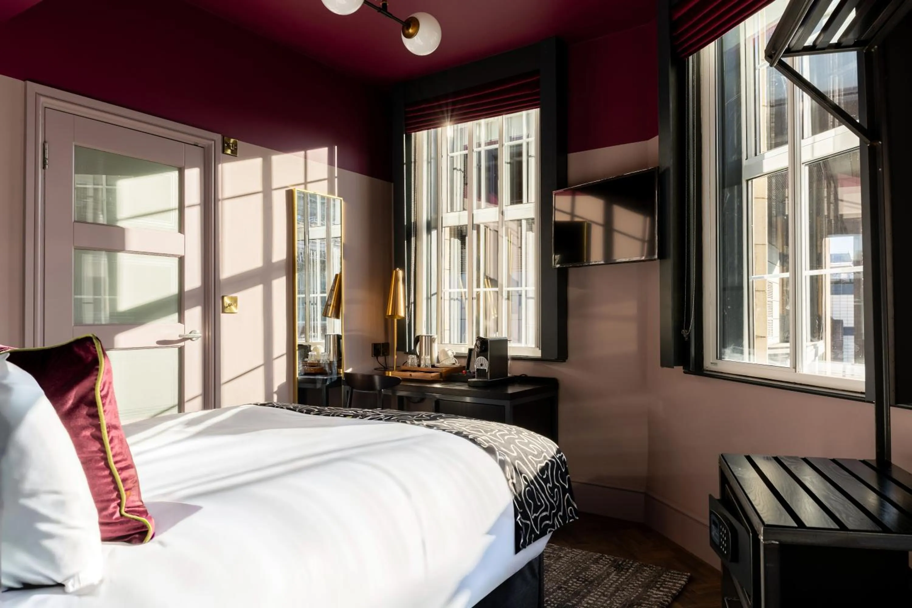 Bed in The Wellington Hotel