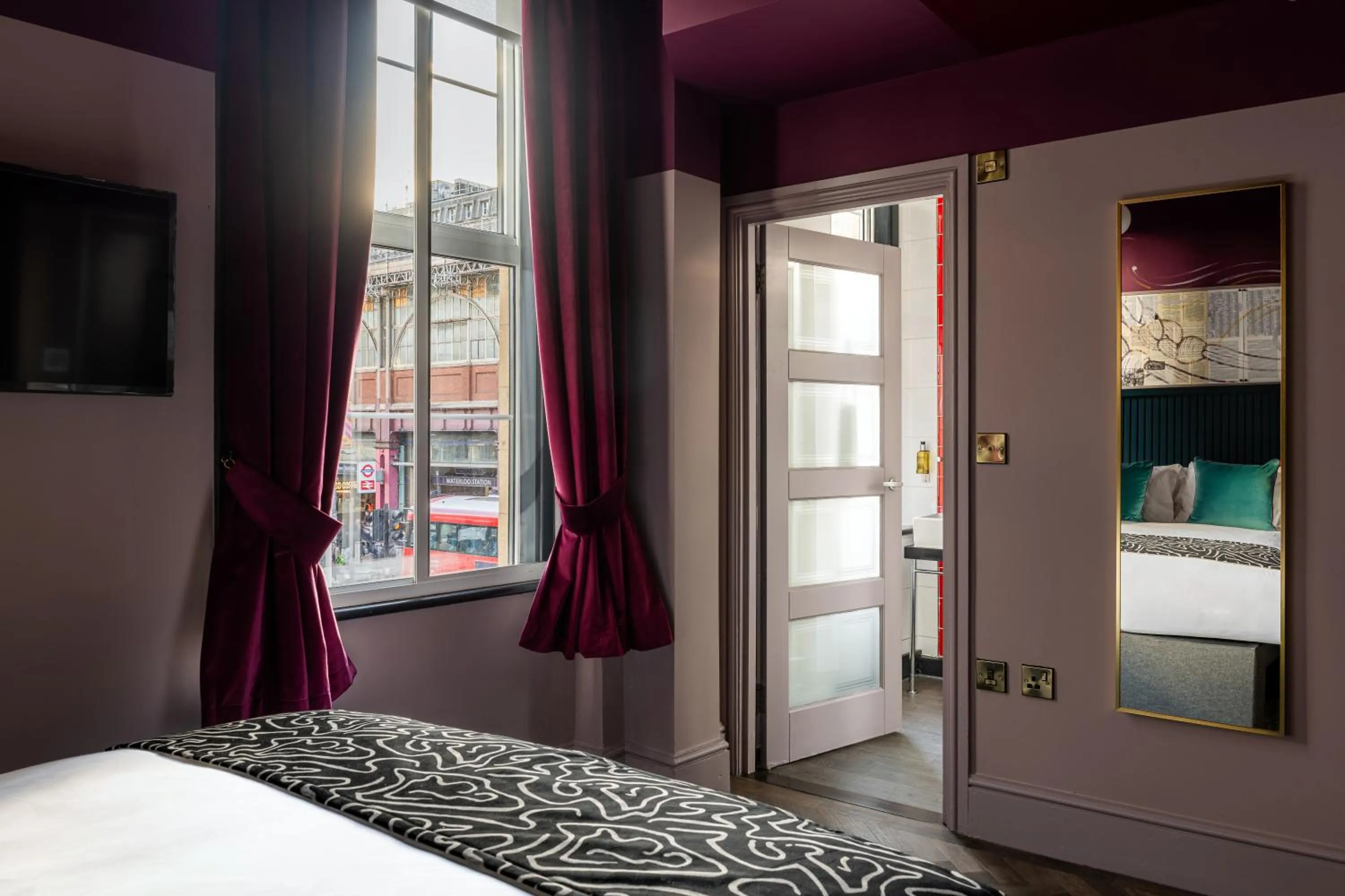 Bed in The Wellington Hotel