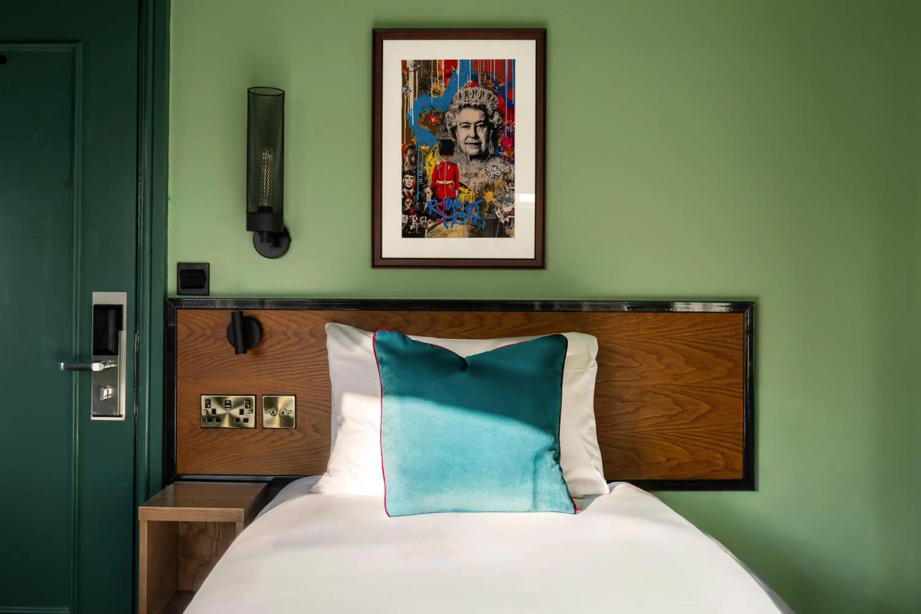 Bed in The Wellington Hotel