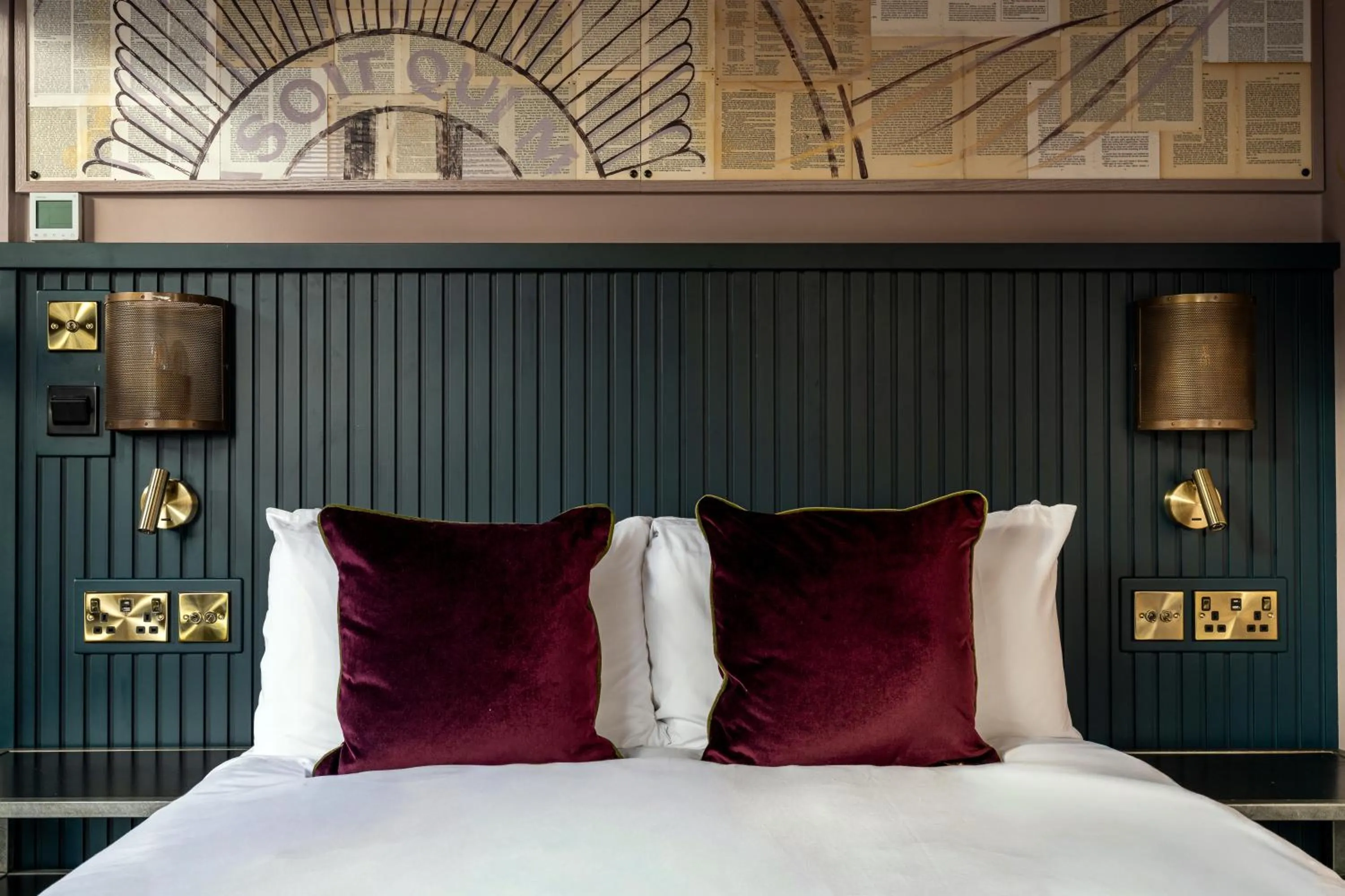 Bed in The Wellington Hotel