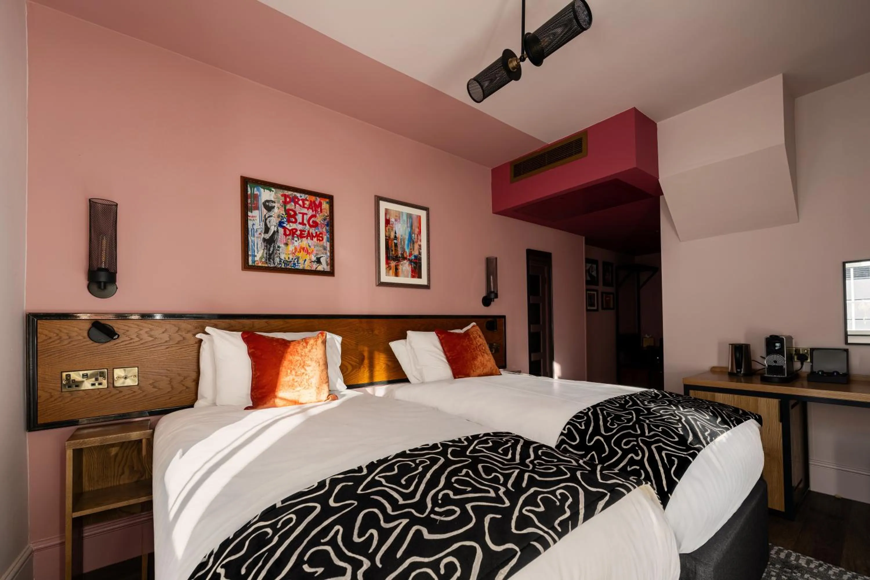 Bed in The Wellington Hotel