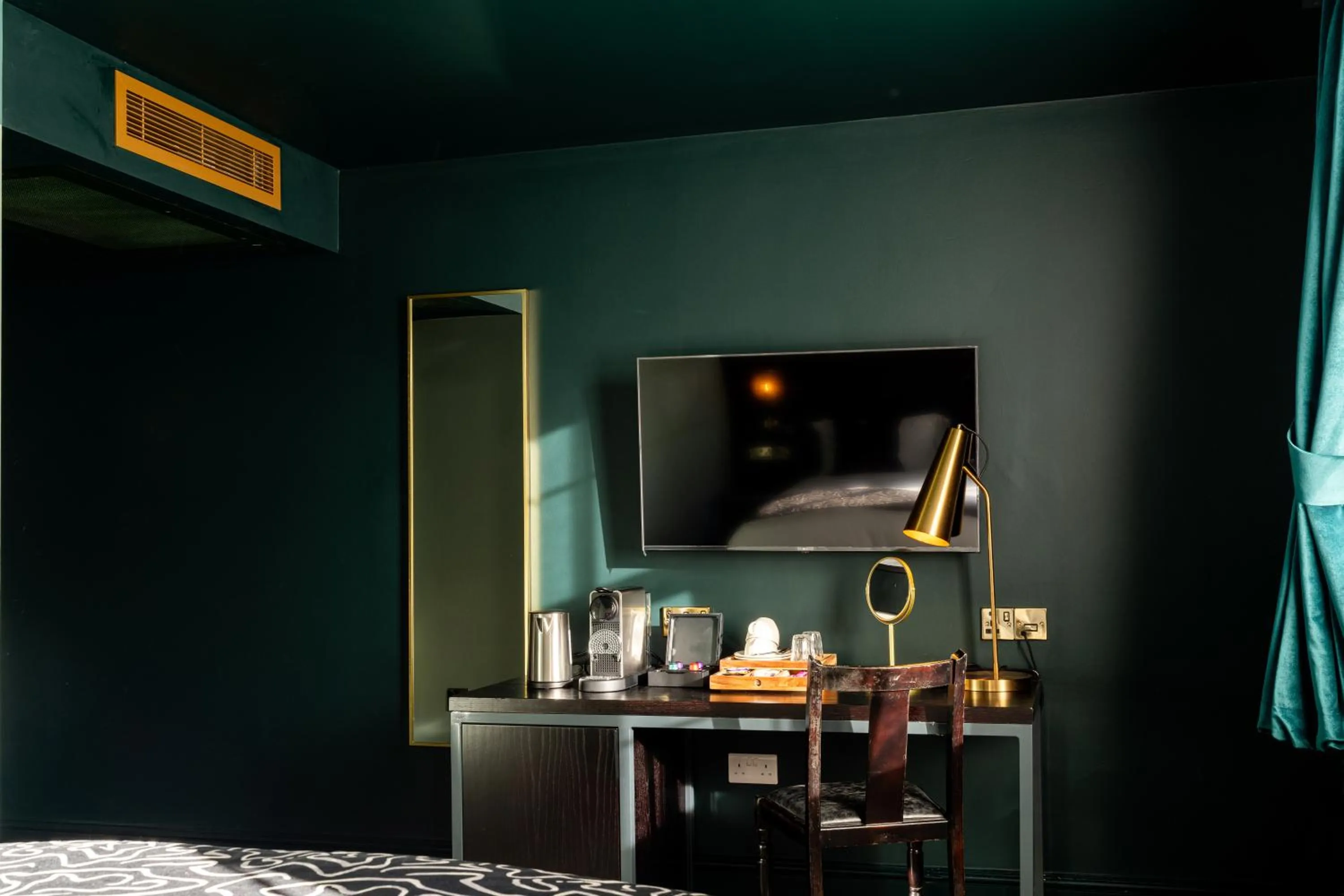 Bed in The Wellington Hotel