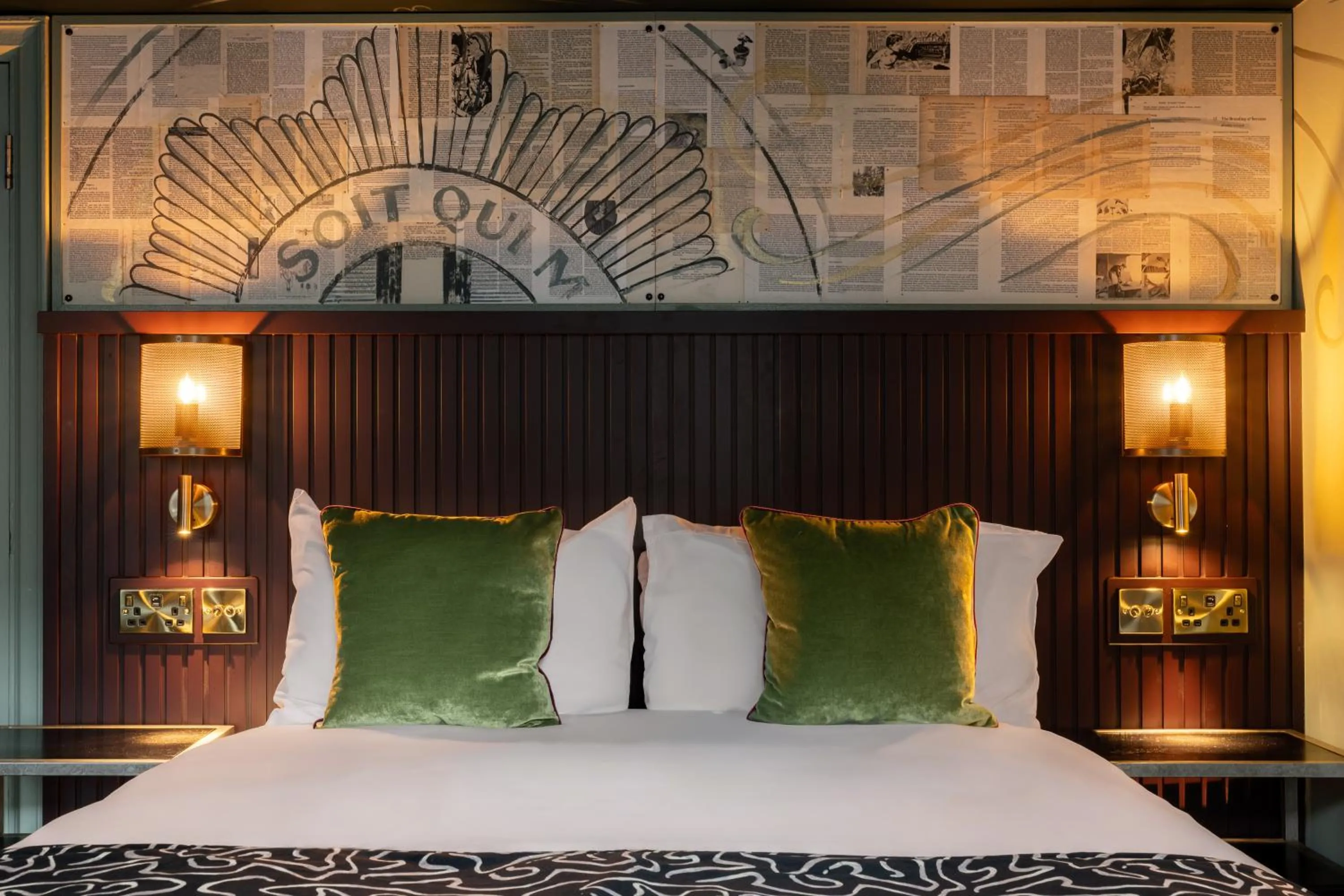 Bed in The Wellington Hotel