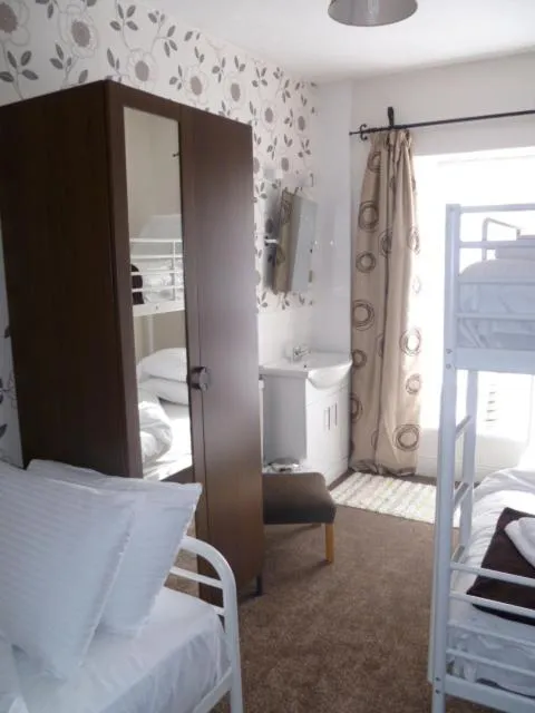 Bedroom, Bed in Belle Vue Hotel