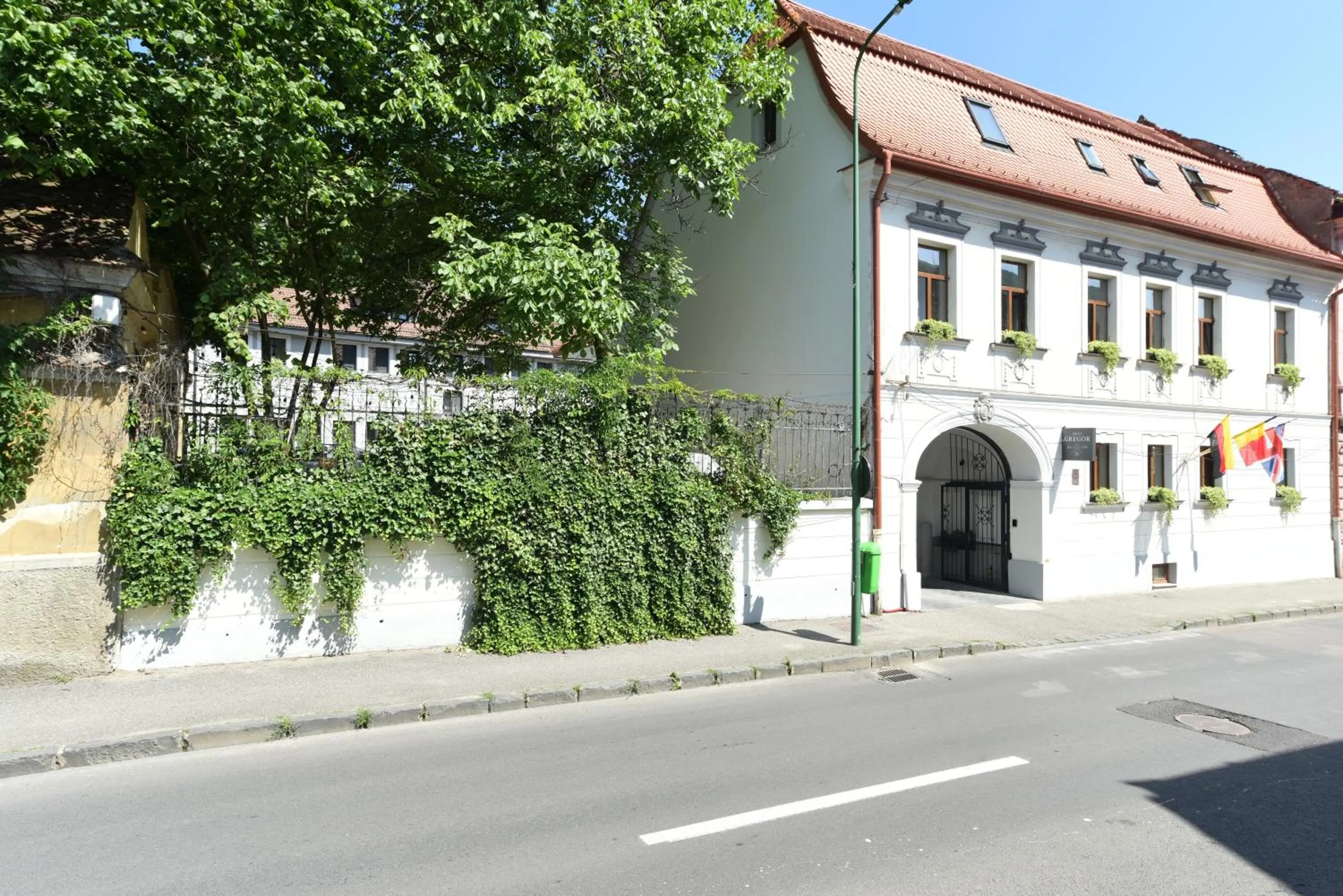 Property building in Prinz Gregor