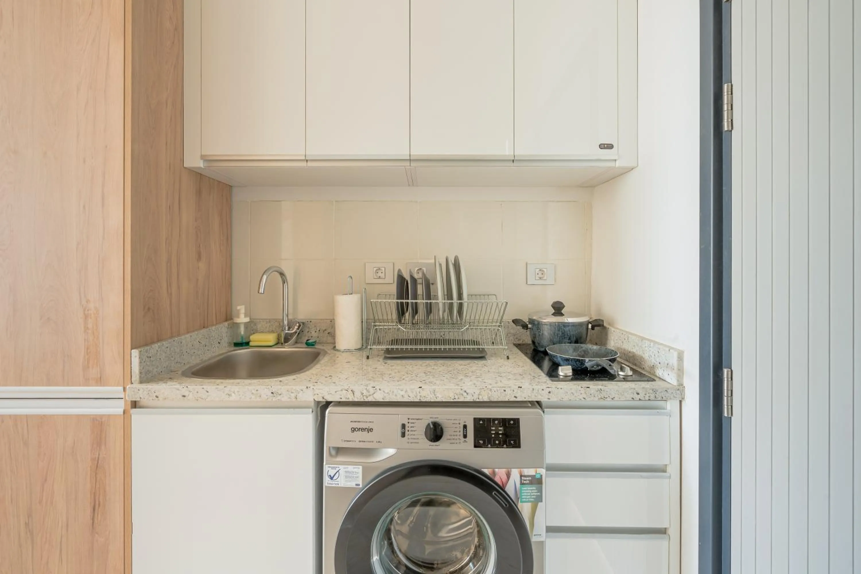 Kitchen or kitchenette in Lemon Spaces LIGHT- D bay North Coast