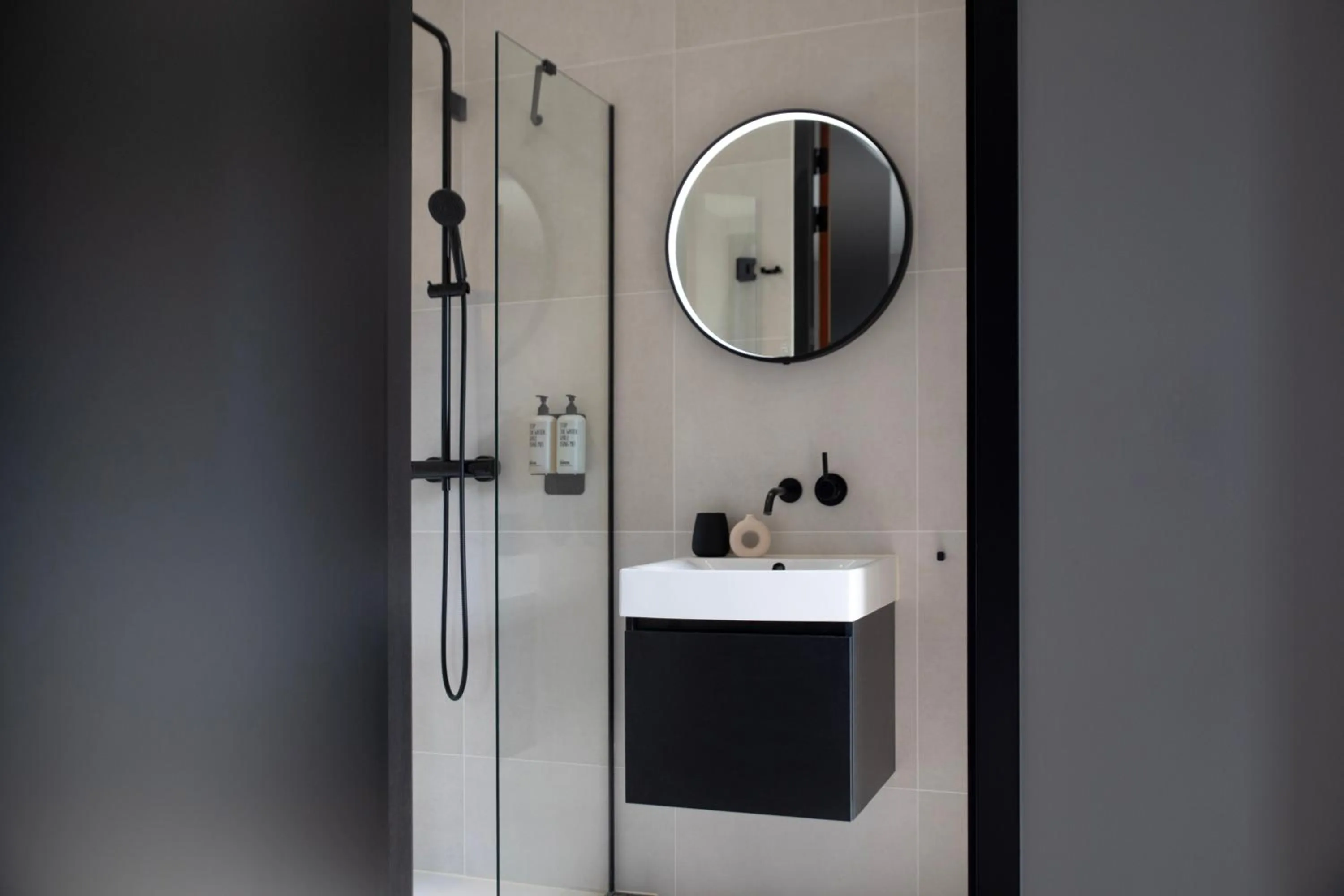 Shower in Bob W Amsterdam Noord