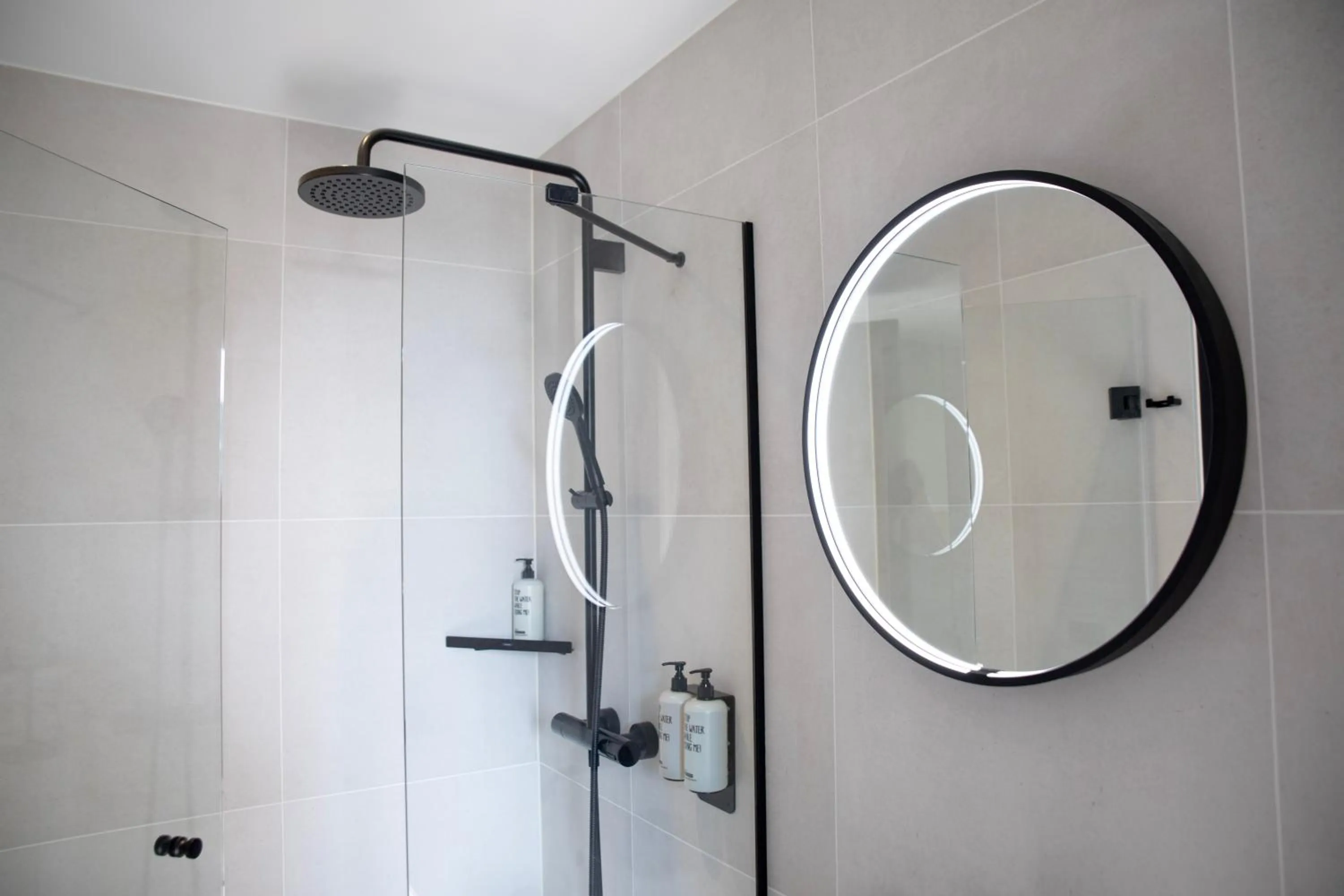 Shower in Bob W Amsterdam Noord