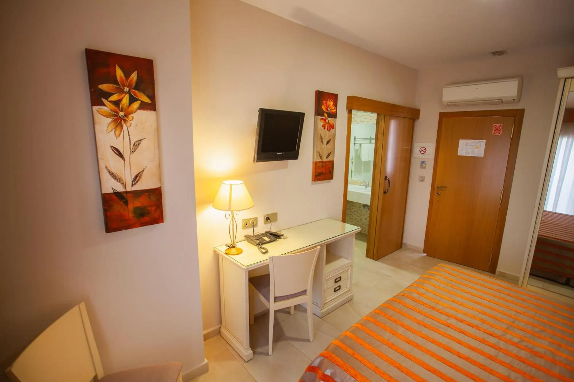 Bed in Hotel Versalles