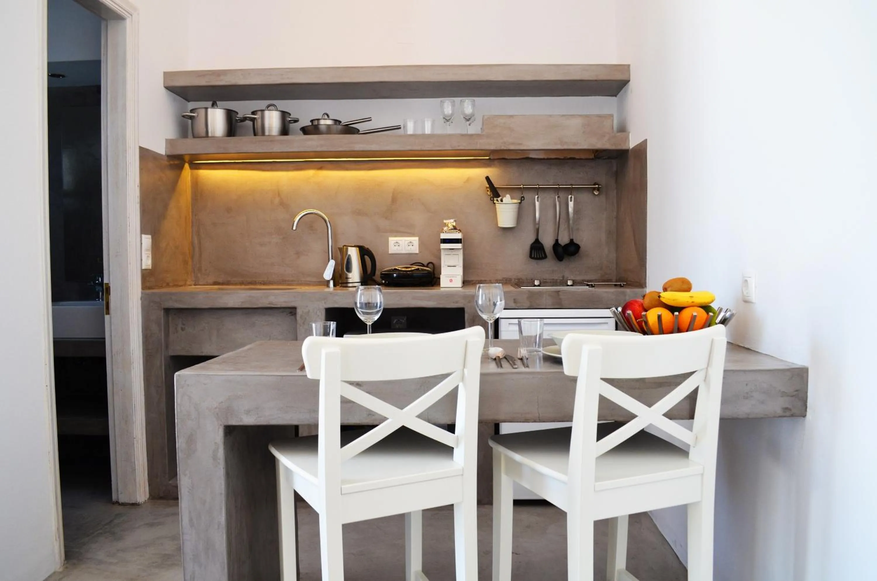 Kitchen or kitchenette in Lindian Pearl