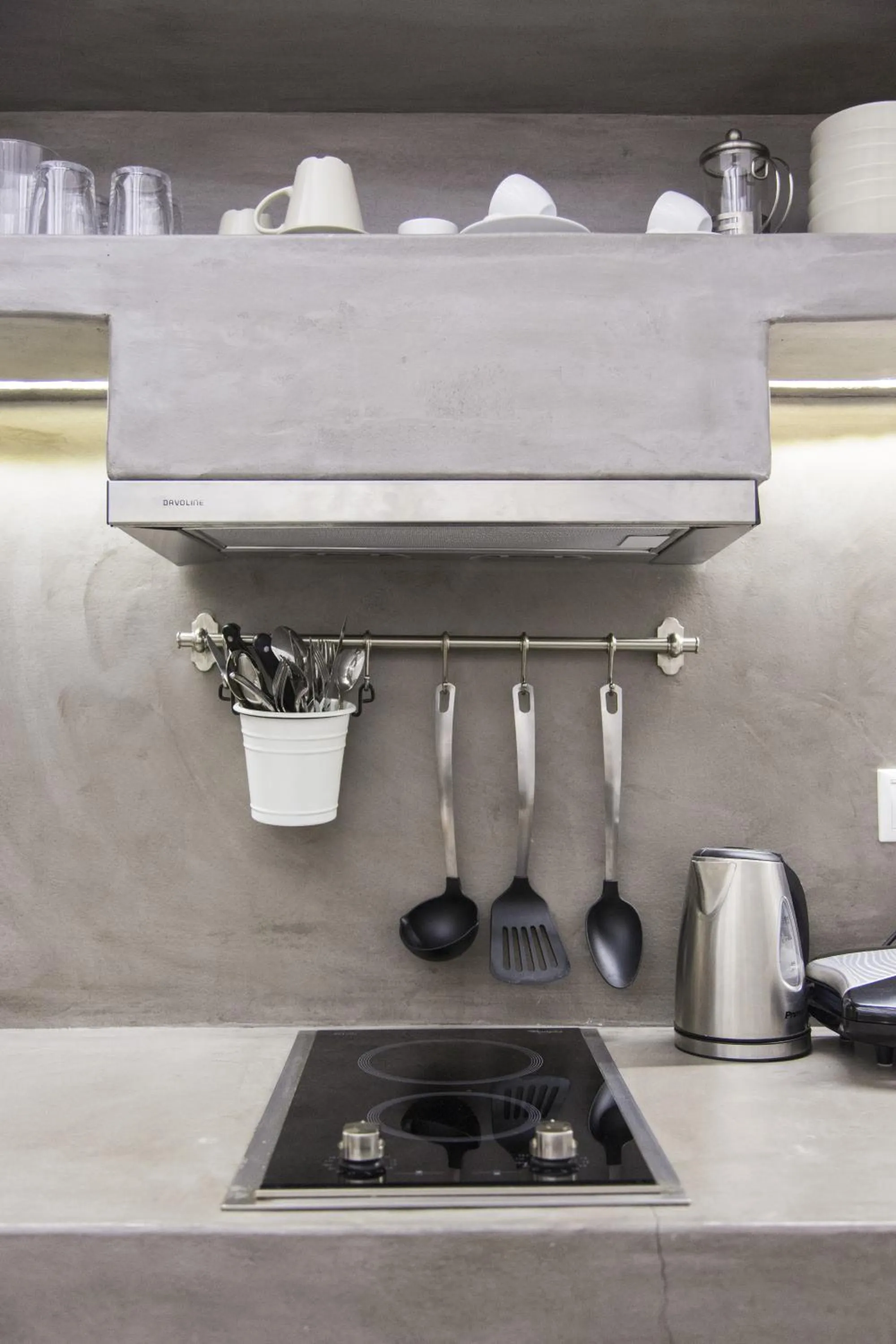 Kitchen or kitchenette in Lindian Pearl