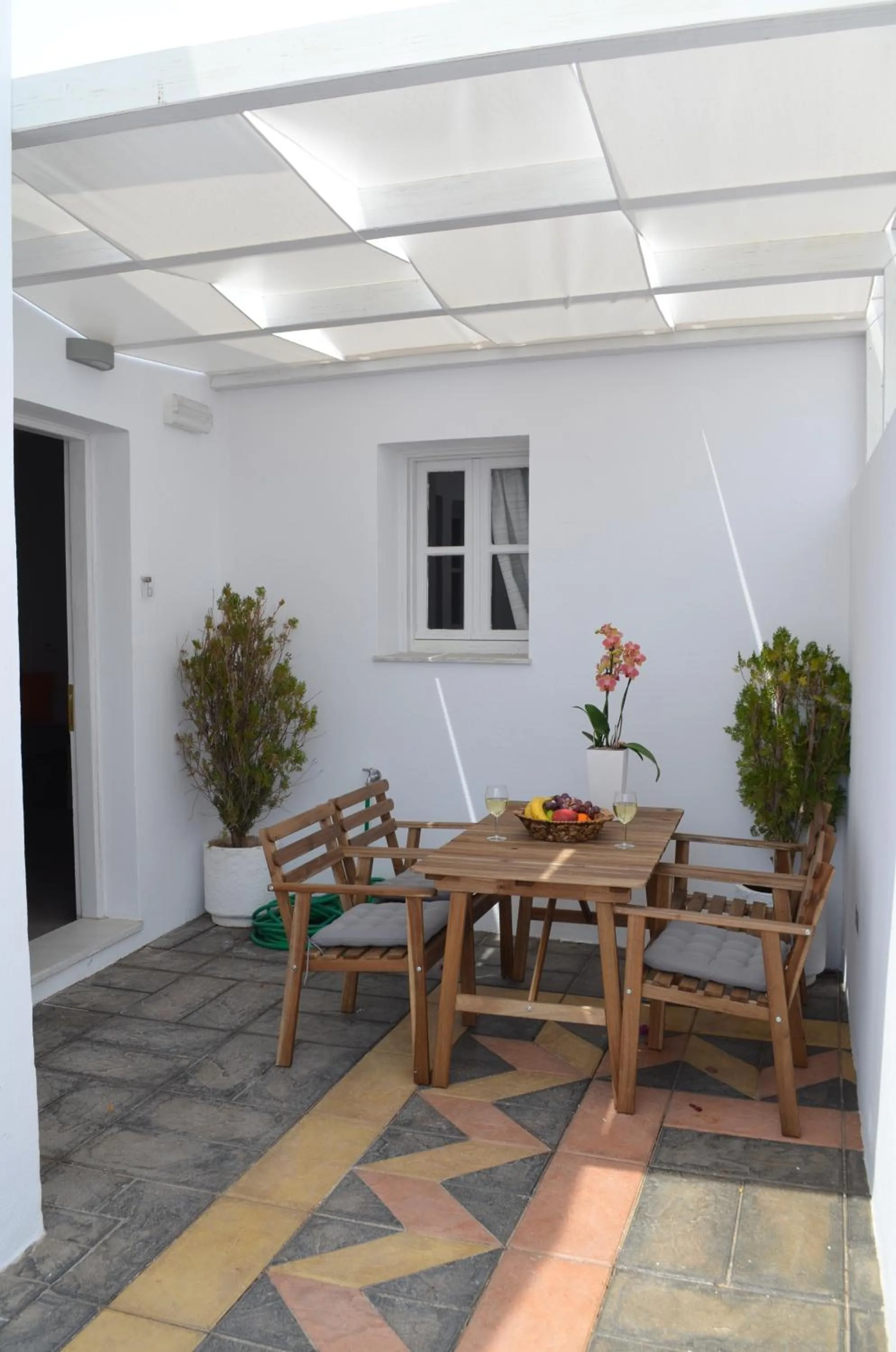 Patio in Lindian Pearl